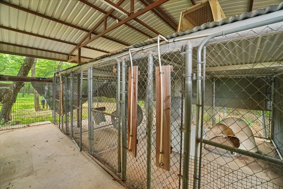 Single Family Residence For Sale in Grayson County , 27020 Fm 902, Collinsville, Texas 76233, 3 Bedroom, 2 Bathroom, 2 Garage spaces, 1,556 Sqft, built in 1985, mls#21262853, Real Estate Agent in Collinsville, Homes For Sale in Grayson county, Homes For Sale in Collinsville, Realtor in Collinsville Texas, Real Estate Brokerage Independent Realty Texas, Luminita Cordes Realtor