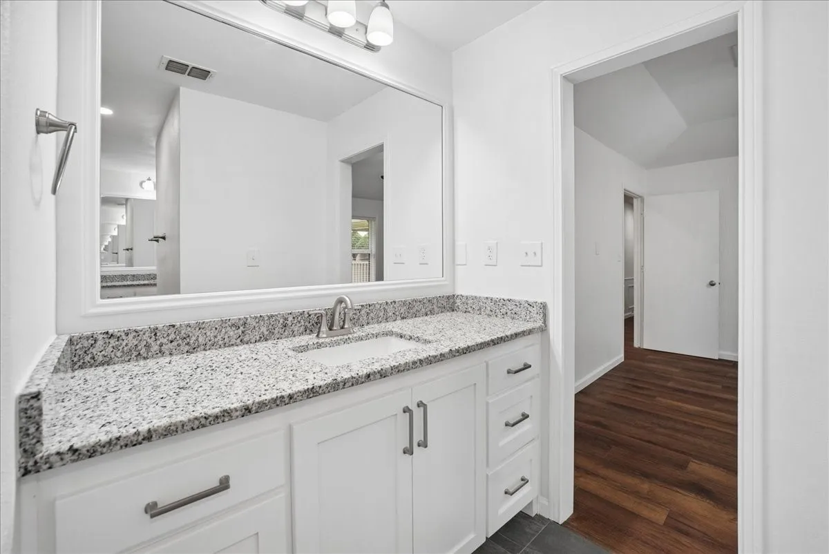 Single Family Residence For Sale in Grayson County , 27020 Fm 902, Collinsville, Texas 76233, 3 Bedroom, 2 Bathroom, 2 Garage spaces, 1,556 Sqft, built in 1985, mls#21262853, Real Estate Agent in Collinsville, Homes For Sale in Grayson county, Homes For Sale in Collinsville, Realtor in Collinsville Texas, Real Estate Brokerage Independent Realty Texas, Luminita Cordes Realtor