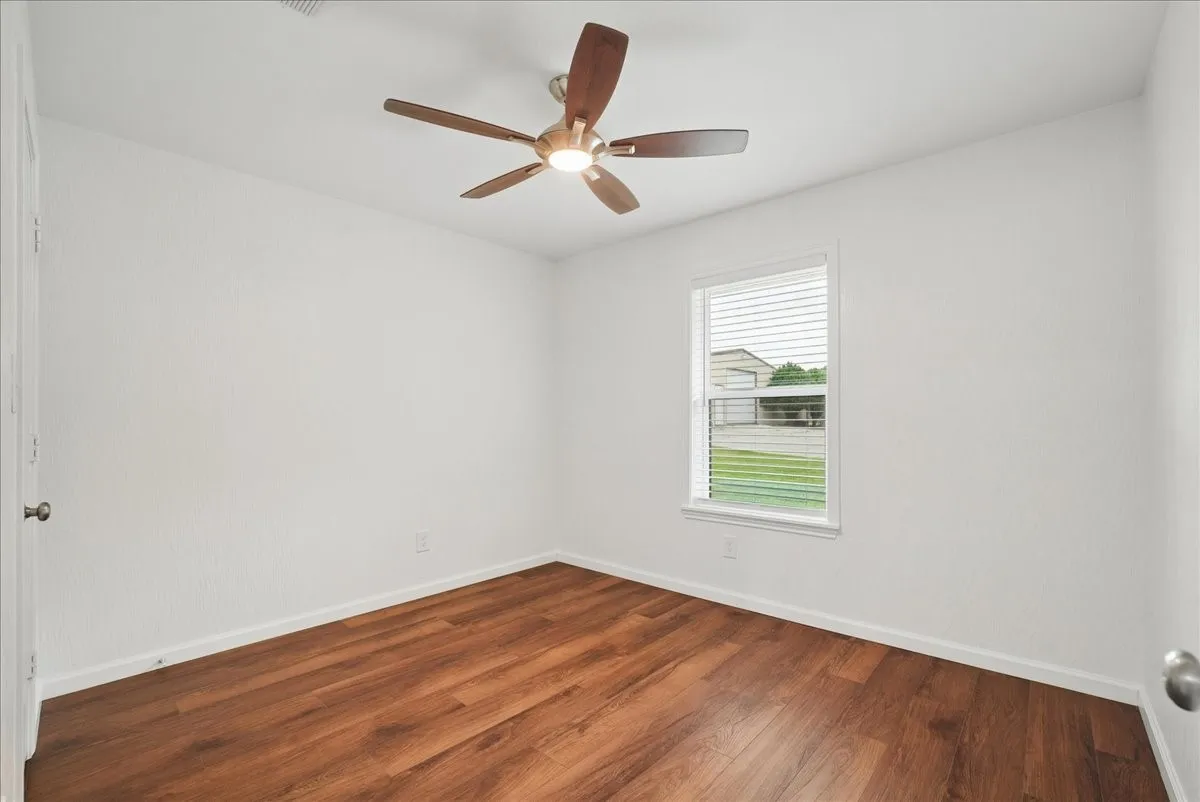Single Family Residence For Sale in Grayson County , 27020 Fm 902, Collinsville, Texas 76233, 3 Bedroom, 2 Bathroom, 2 Garage spaces, 1,556 Sqft, built in 1985, mls#21262853, Real Estate Agent in Collinsville, Homes For Sale in Grayson county, Homes For Sale in Collinsville, Realtor in Collinsville Texas, Real Estate Brokerage Independent Realty Texas, Luminita Cordes Realtor
