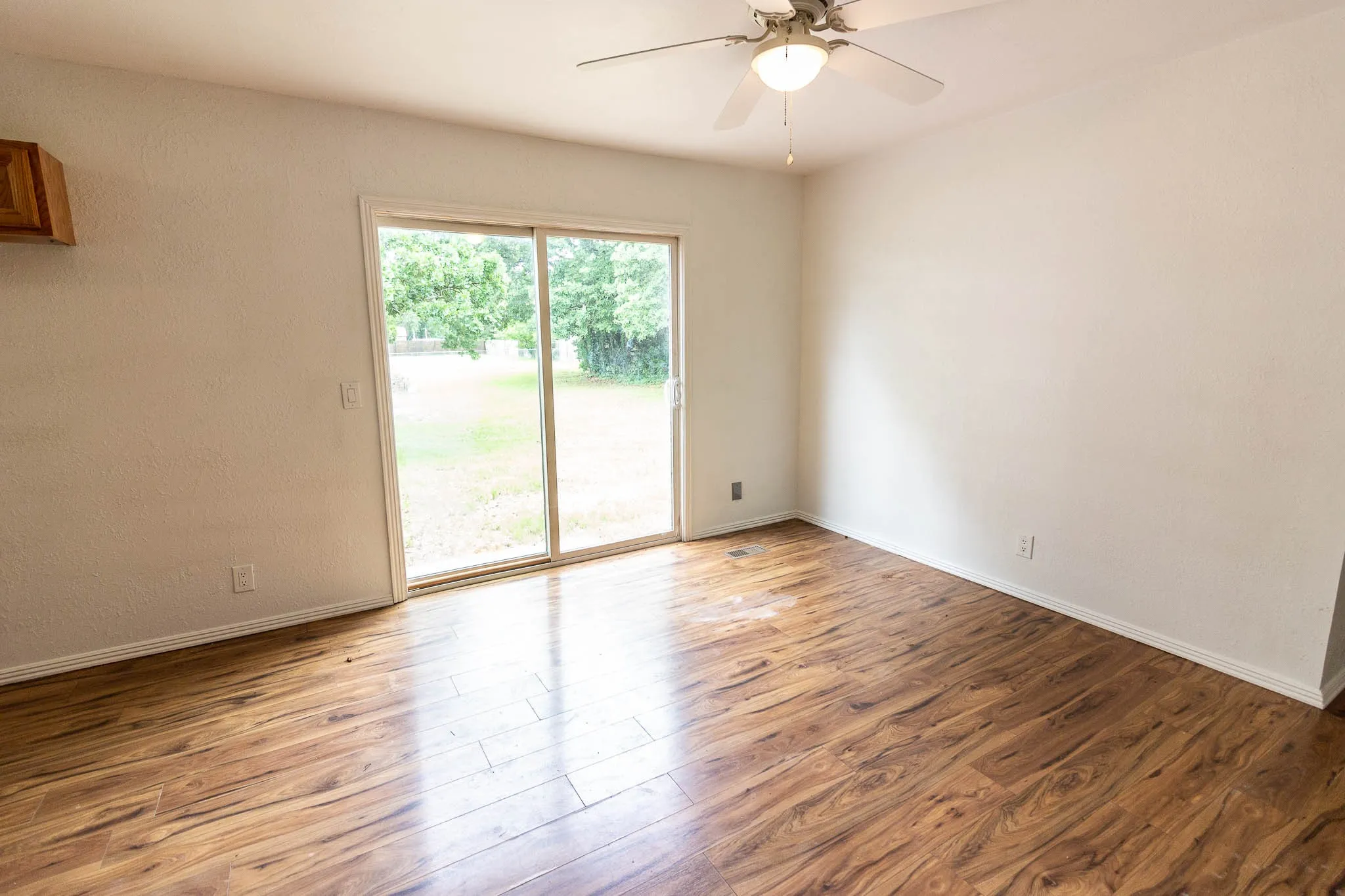 Manufactured Home For Sale in Henderson County , 133 Tres Lagos Boulevard, Gun Barrel City, Texas 75156, 3 Bedroom, 2 Bathroom, Garage spaces, 1,559 Sqft, built in 2004, mls#21245368, Real Estate Agent in Gun Barrel City, Homes For Sale in Henderson county, Homes For Sale in Gun Barrel City, Realtor in Gun Barrel City Texas, Real Estate Brokerage Independent Realty Texas, Luminita Cordes Realtor