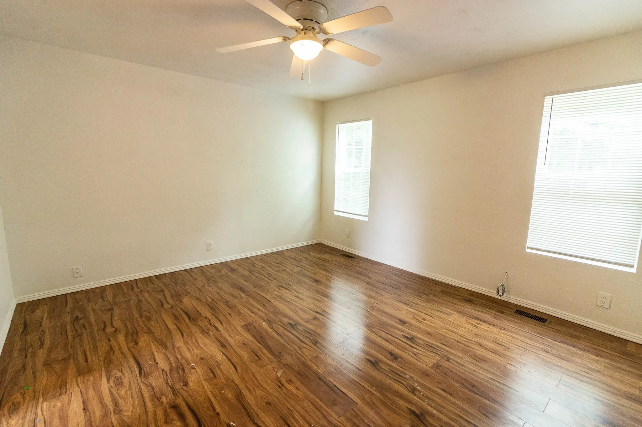 Manufactured Home For Sale in Henderson County , 133 Tres Lagos Boulevard, Gun Barrel City, Texas 75156, 3 Bedroom, 2 Bathroom, Garage spaces, 1,559 Sqft, built in 2004, mls#21245368, Real Estate Agent in Gun Barrel City, Homes For Sale in Henderson county, Homes For Sale in Gun Barrel City, Realtor in Gun Barrel City Texas, Real Estate Brokerage Independent Realty Texas, Luminita Cordes Realtor