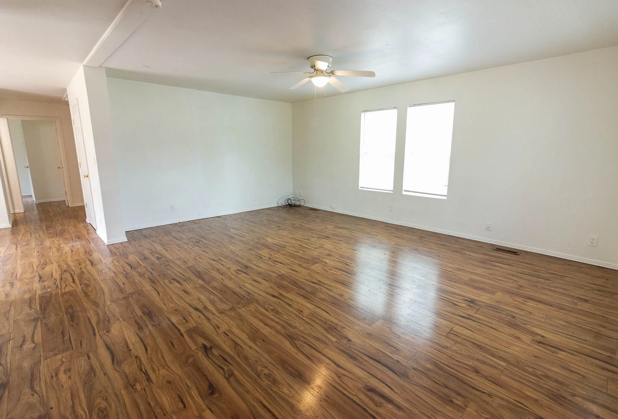 Manufactured Home For Sale in Henderson County , 133 Tres Lagos Boulevard, Gun Barrel City, Texas 75156, 3 Bedroom, 2 Bathroom, Garage spaces, 1,559 Sqft, built in 2004, mls#21245368, Real Estate Agent in Gun Barrel City, Homes For Sale in Henderson county, Homes For Sale in Gun Barrel City, Realtor in Gun Barrel City Texas, Real Estate Brokerage Independent Realty Texas, Luminita Cordes Realtor