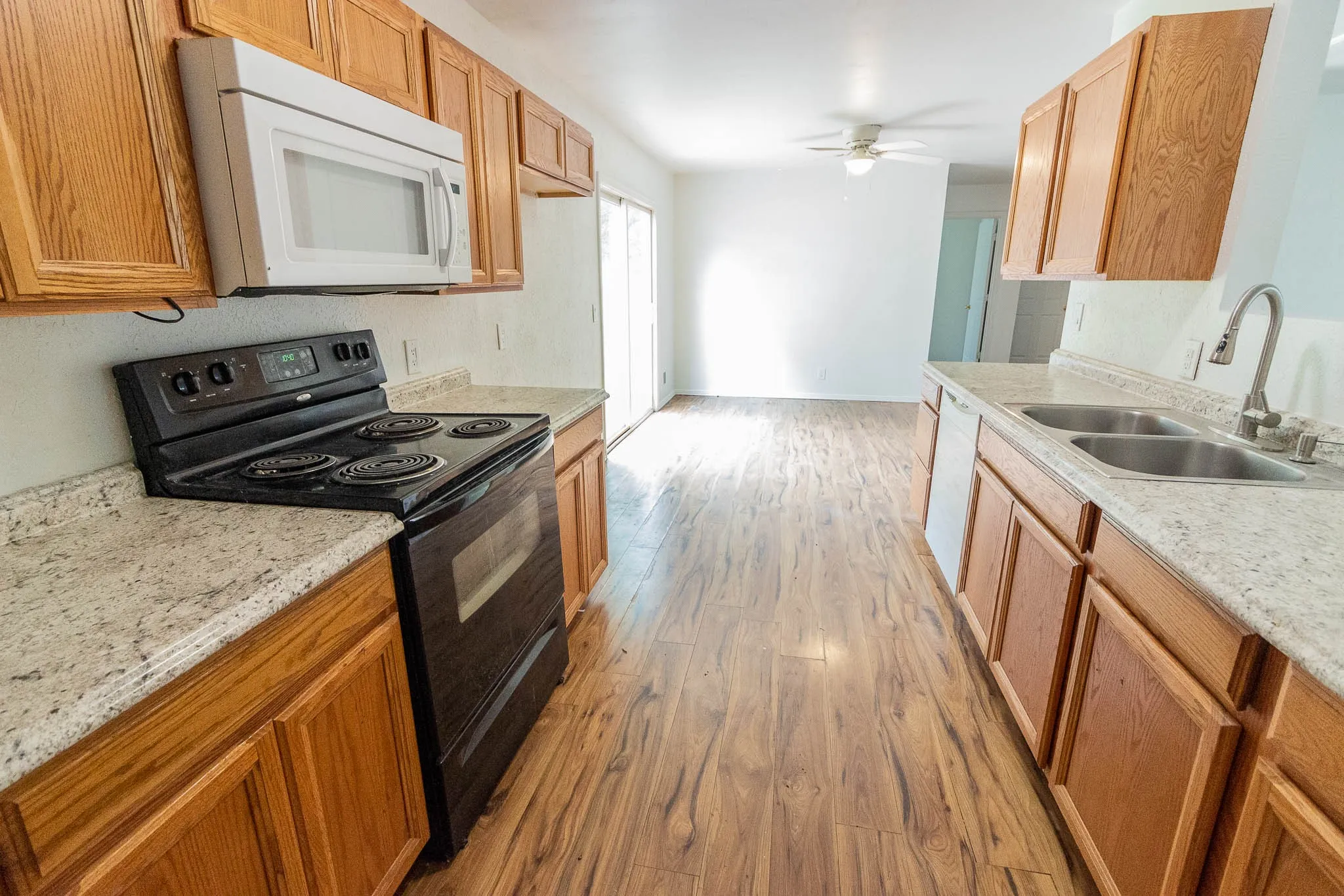 Manufactured Home For Sale in Henderson County , 133 Tres Lagos Boulevard, Gun Barrel City, Texas 75156, 3 Bedroom, 2 Bathroom, Garage spaces, 1,559 Sqft, built in 2004, mls#21245368, Real Estate Agent in Gun Barrel City, Homes For Sale in Henderson county, Homes For Sale in Gun Barrel City, Realtor in Gun Barrel City Texas, Real Estate Brokerage Independent Realty Texas, Luminita Cordes Realtor