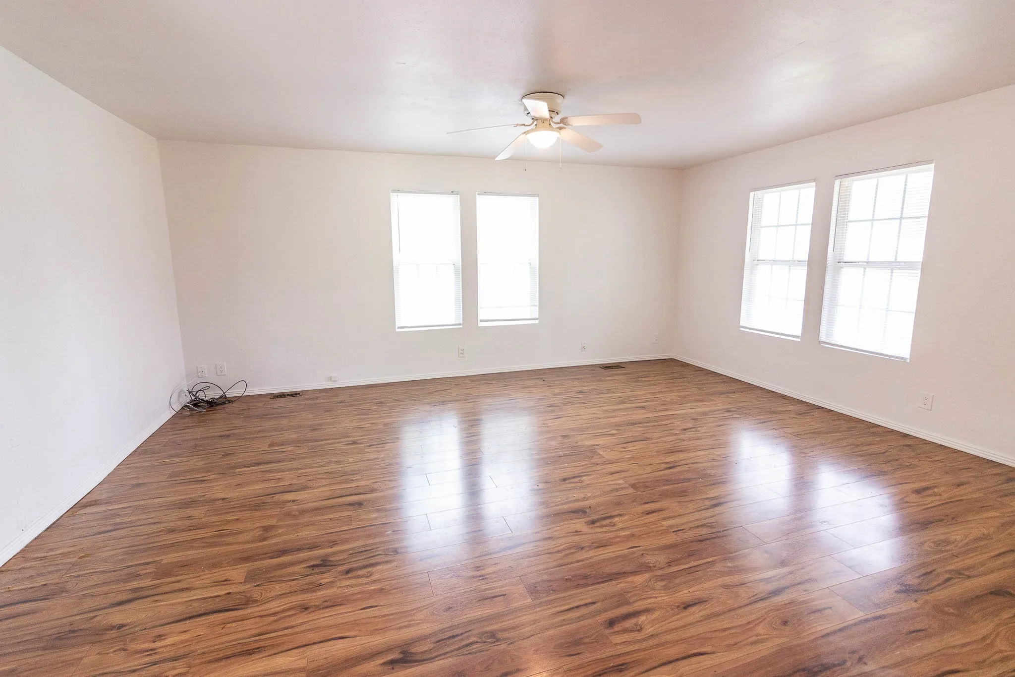 Manufactured Home For Sale in Henderson County , 133 Tres Lagos Boulevard, Gun Barrel City, Texas 75156, 3 Bedroom, 2 Bathroom, Garage spaces, 1,559 Sqft, built in 2004, mls#21245368, Real Estate Agent in Gun Barrel City, Homes For Sale in Henderson county, Homes For Sale in Gun Barrel City, Realtor in Gun Barrel City Texas, Real Estate Brokerage Independent Realty Texas, Luminita Cordes Realtor