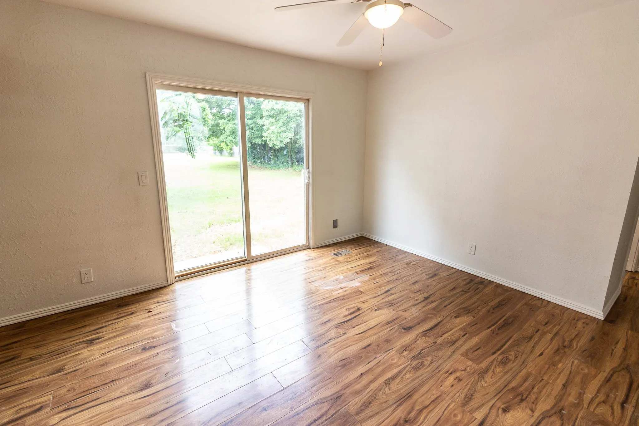 Manufactured Home For Sale in Henderson County , 133 Tres Lagos Boulevard, Gun Barrel City, Texas 75156, 3 Bedroom, 2 Bathroom, Garage spaces, 1,559 Sqft, built in 2004, mls#21245368, Real Estate Agent in Gun Barrel City, Homes For Sale in Henderson county, Homes For Sale in Gun Barrel City, Realtor in Gun Barrel City Texas, Real Estate Brokerage Independent Realty Texas, Luminita Cordes Realtor