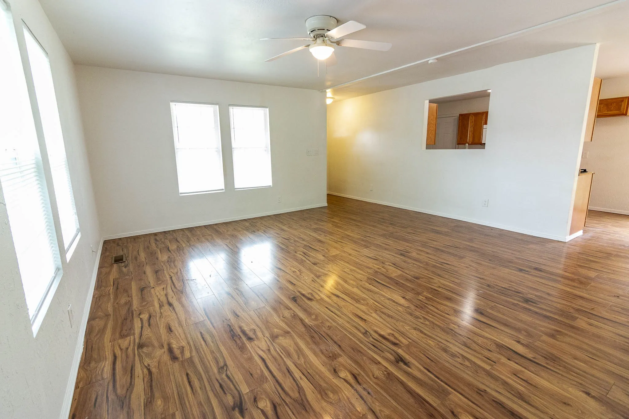 Manufactured Home For Sale in Henderson County , 133 Tres Lagos Boulevard, Gun Barrel City, Texas 75156, 3 Bedroom, 2 Bathroom, Garage spaces, 1,559 Sqft, built in 2004, mls#21245368, Real Estate Agent in Gun Barrel City, Homes For Sale in Henderson county, Homes For Sale in Gun Barrel City, Realtor in Gun Barrel City Texas, Real Estate Brokerage Independent Realty Texas, Luminita Cordes Realtor