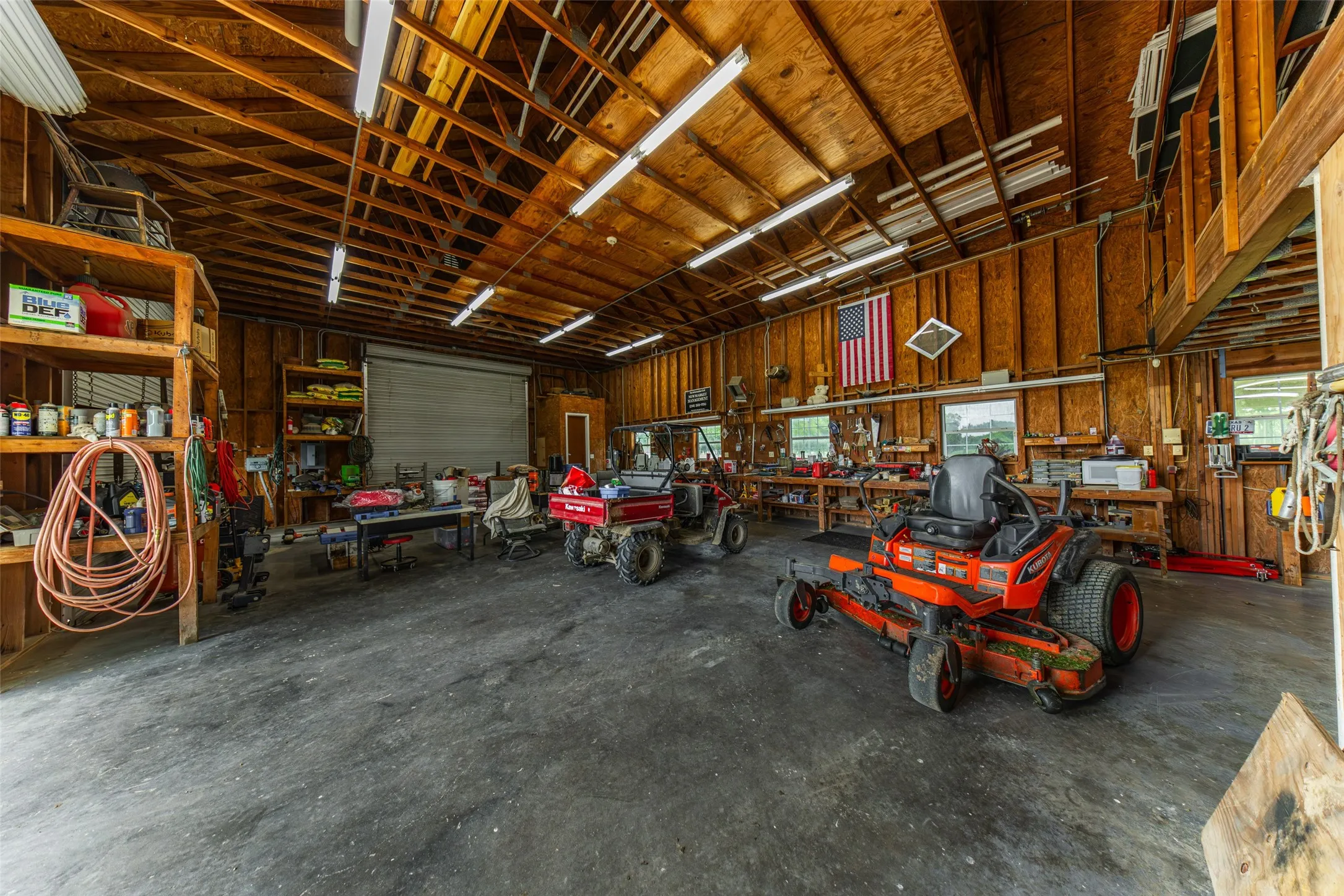 Single Family Residence For Sale in Van Zandt County , 1050 Vz County Road 3704, Wills Point, Texas 75169, 4 Bedrooms, 5 Bathrooms, 4 Garage spaces, 4,023 Sqft, built in 2002, Price $3,750,000, mls#21263624, Real Estate Agent in Wills Point, Homes For Sale in Van Zandt county, Homes For Sale in Wills Point, Realtor in Wills Point Texas, Real Estate Brokerage Independent Realty Texas, Luminita Cordes Realtor