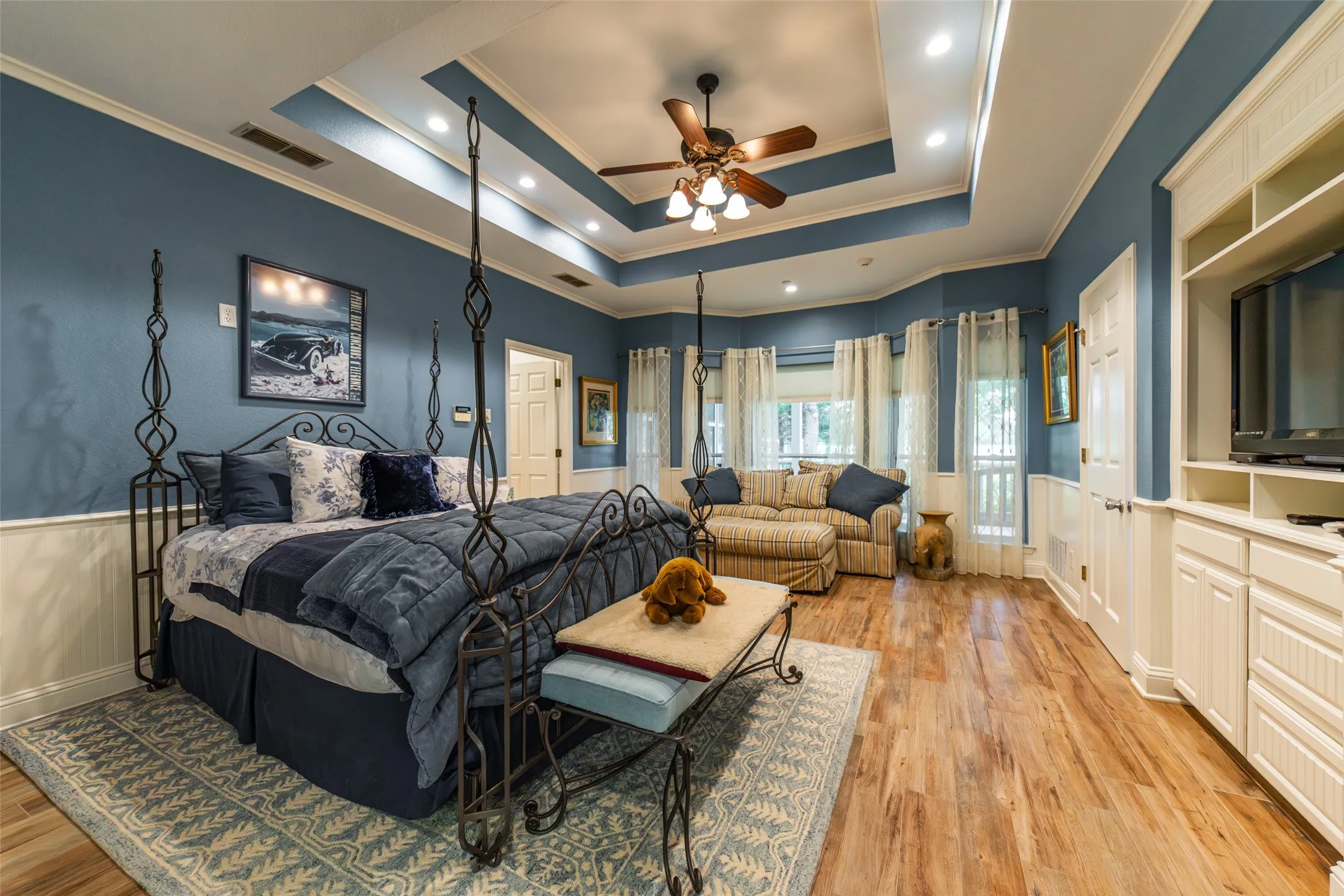 Single Family Residence For Sale in Van Zandt County , 1050 Vz County Road 3704, Wills Point, Texas 75169, 4 Bedrooms, 5 Bathrooms, 4 Garage spaces, 4,023 Sqft, built in 2002, Price $3,750,000, mls#21263624, Real Estate Agent in Wills Point, Homes For Sale in Van Zandt county, Homes For Sale in Wills Point, Realtor in Wills Point Texas, Real Estate Brokerage Independent Realty Texas, Luminita Cordes Realtor
