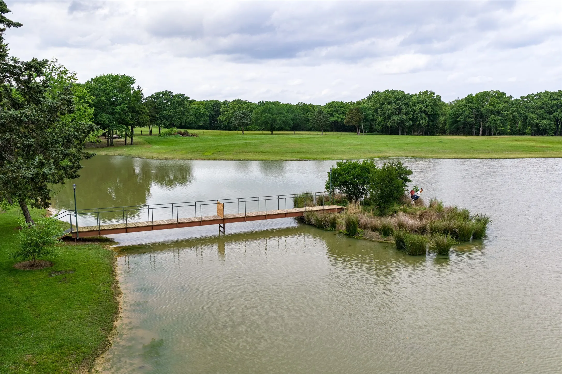 Single Family Residence For Sale in Van Zandt County , 1050 Vz County Road 3704, Wills Point, Texas 75169, 4 Bedrooms, 5 Bathrooms, 4 Garage spaces, 4,023 Sqft, built in 2002, Price $3,750,000, mls#21263624, Real Estate Agent in Wills Point, Homes For Sale in Van Zandt county, Homes For Sale in Wills Point, Realtor in Wills Point Texas, Real Estate Brokerage Independent Realty Texas, Luminita Cordes Realtor