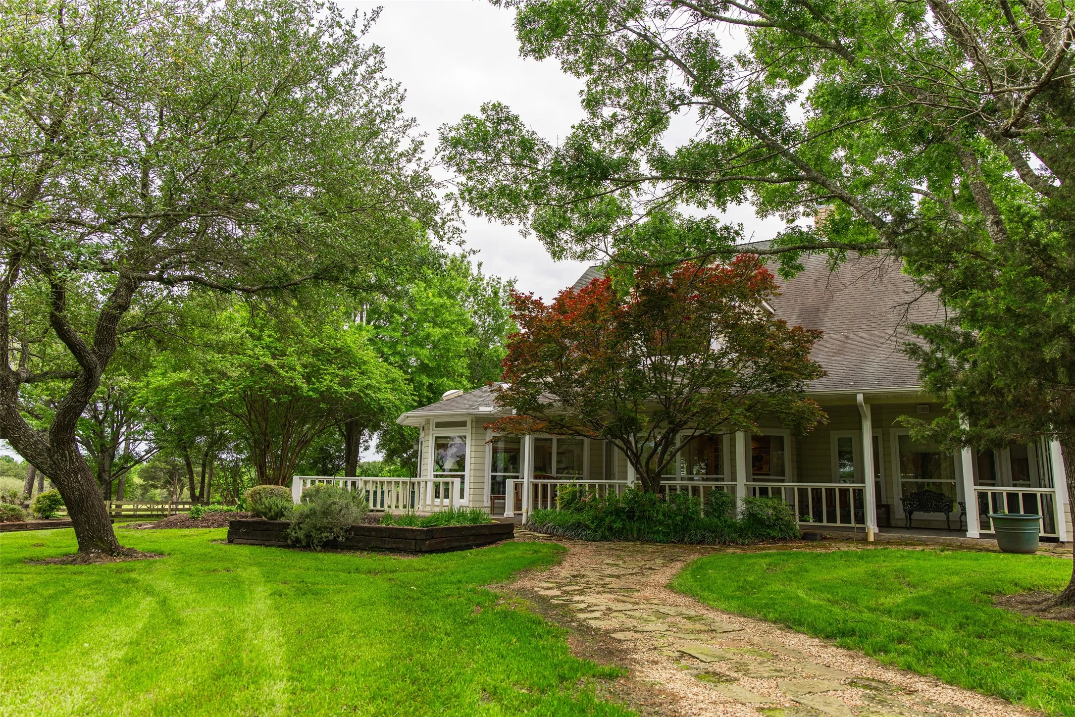 Single Family Residence For Sale in Van Zandt County , 1050 Vz County Road 3704, Wills Point, Texas 75169, 4 Bedrooms, 5 Bathrooms, 4 Garage spaces, 4,023 Sqft, built in 2002, Price $3,750,000, mls#21263624, Real Estate Agent in Wills Point, Homes For Sale in Van Zandt county, Homes For Sale in Wills Point, Realtor in Wills Point Texas, Real Estate Brokerage Independent Realty Texas, Luminita Cordes Realtor