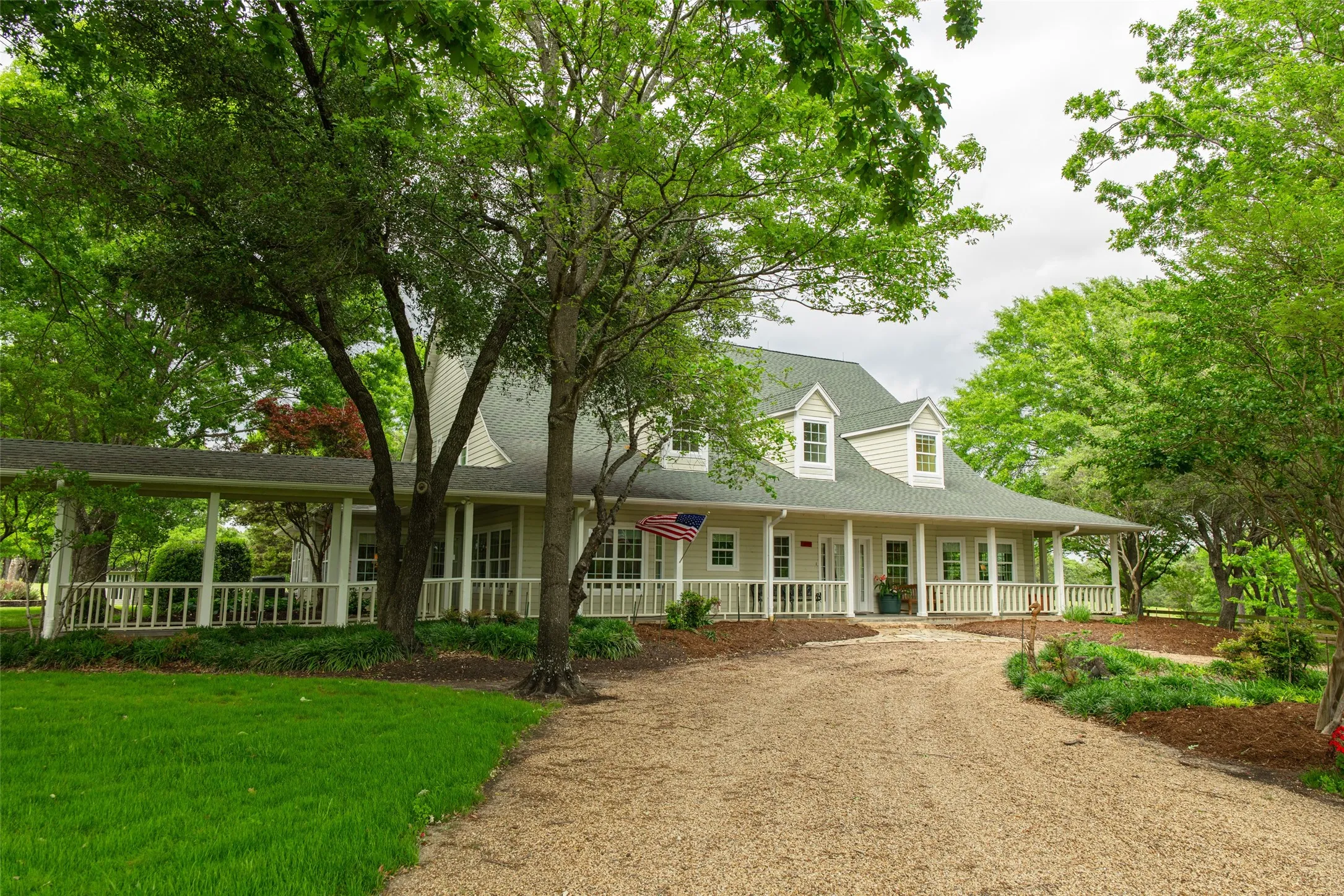 Single Family Residence For Sale in Van Zandt County , 1050 Vz County Road 3704, Wills Point, Texas 75169, 4 Bedrooms, 5 Bathrooms, 4 Garage spaces, 4,023 Sqft, built in 2002, Price $3,750,000, mls#21263624, Real Estate Agent in Wills Point, Homes For Sale in Van Zandt county, Homes For Sale in Wills Point, Realtor in Wills Point Texas, Real Estate Brokerage Independent Realty Texas, Luminita Cordes Realtor