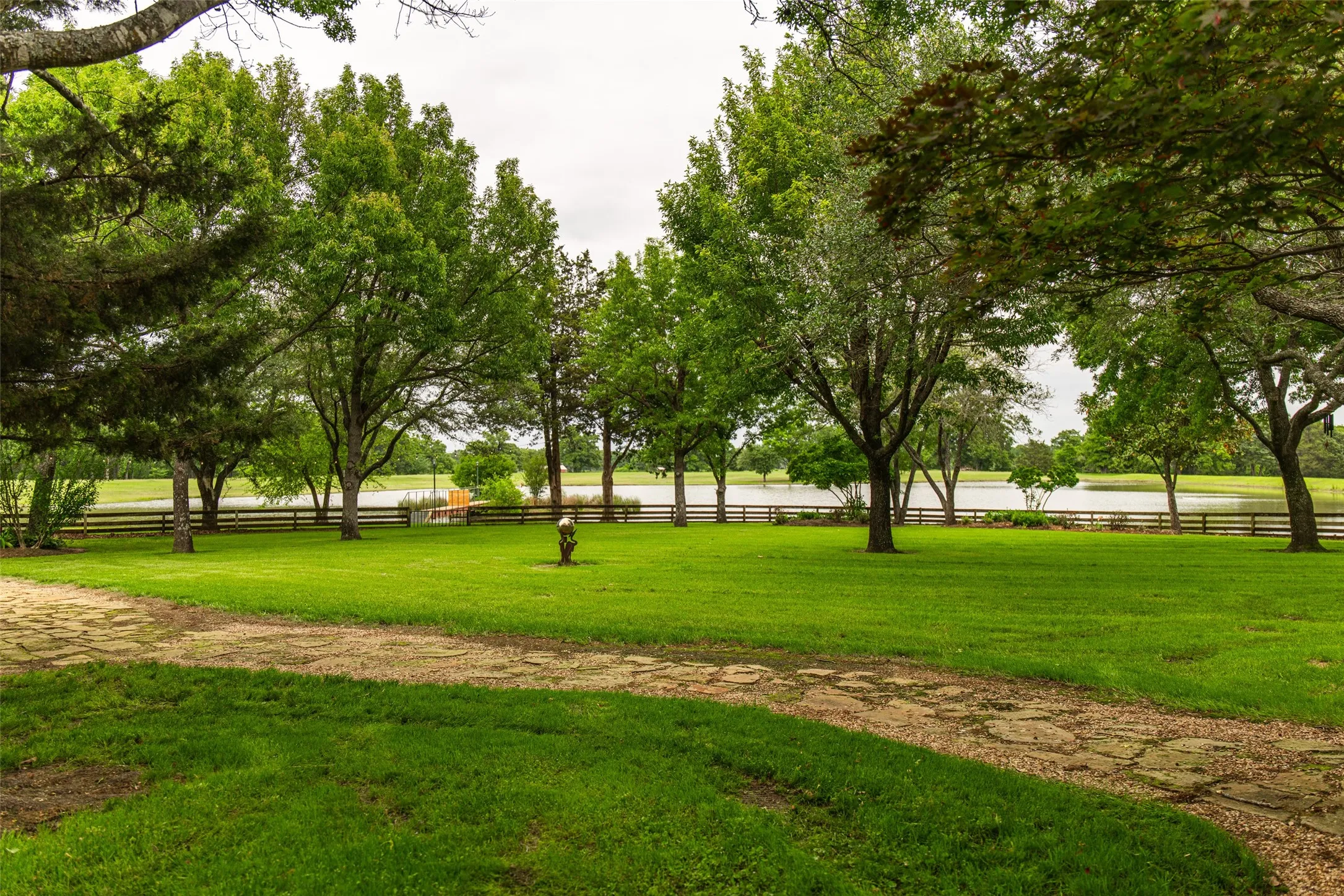 Single Family Residence For Sale in Van Zandt County , 1050 Vz County Road 3704, Wills Point, Texas 75169, 4 Bedrooms, 5 Bathrooms, 4 Garage spaces, 4,023 Sqft, built in 2002, Price $3,750,000, mls#21263624, Real Estate Agent in Wills Point, Homes For Sale in Van Zandt county, Homes For Sale in Wills Point, Realtor in Wills Point Texas, Real Estate Brokerage Independent Realty Texas, Luminita Cordes Realtor