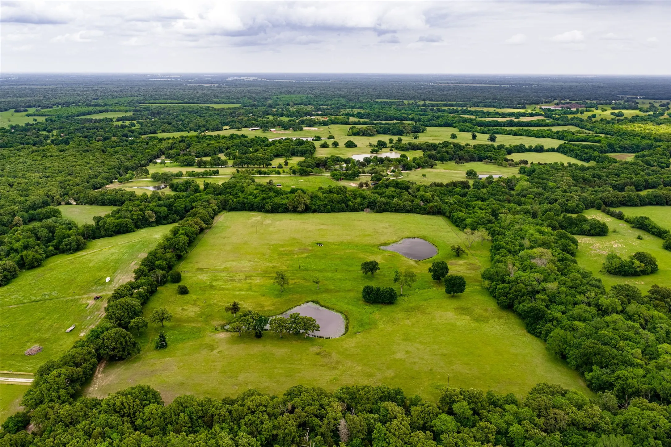 Single Family Residence For Sale in Van Zandt County , 1050 Vz County Road 3704, Wills Point, Texas 75169, 4 Bedrooms, 5 Bathrooms, 4 Garage spaces, 4,023 Sqft, built in 2002, Price $3,750,000, mls#21263624, Real Estate Agent in Wills Point, Homes For Sale in Van Zandt county, Homes For Sale in Wills Point, Realtor in Wills Point Texas, Real Estate Brokerage Independent Realty Texas, Luminita Cordes Realtor