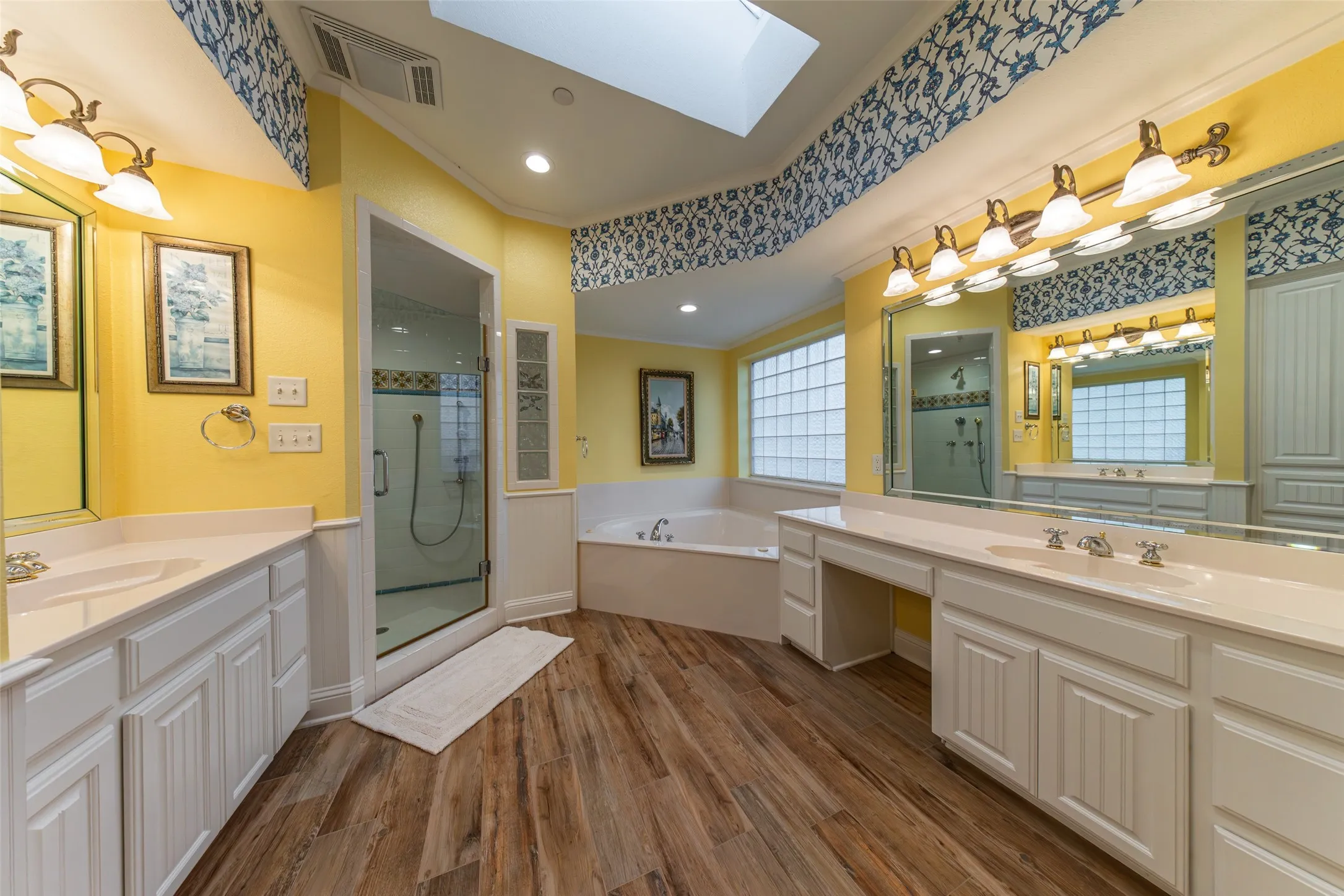 Single Family Residence For Sale in Van Zandt County , 1050 Vz County Road 3704, Wills Point, Texas 75169, 4 Bedrooms, 5 Bathrooms, 4 Garage spaces, 4,023 Sqft, built in 2002, Price $3,750,000, mls#21263624, Real Estate Agent in Wills Point, Homes For Sale in Van Zandt county, Homes For Sale in Wills Point, Realtor in Wills Point Texas, Real Estate Brokerage Independent Realty Texas, Luminita Cordes Realtor