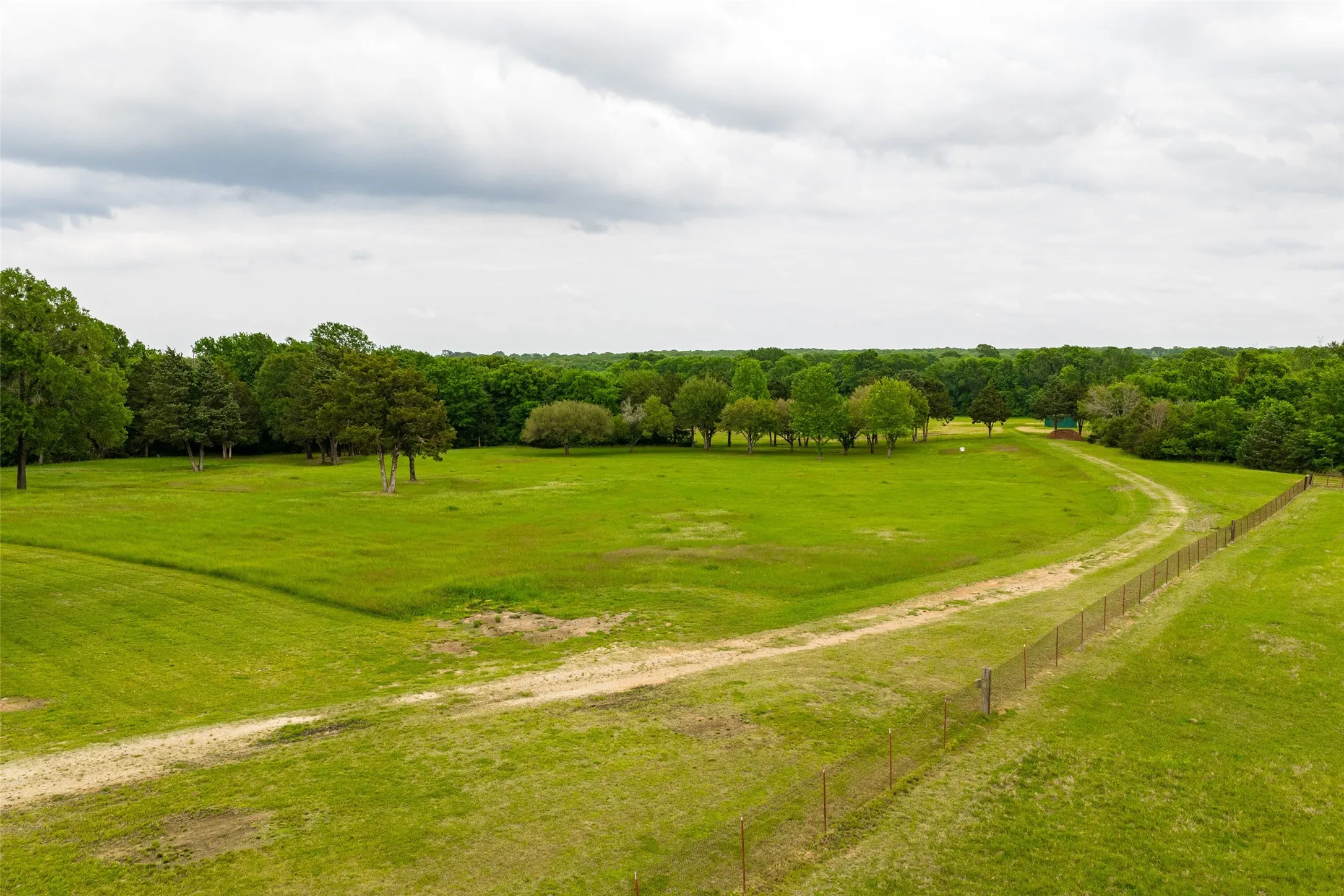 Single Family Residence For Sale in Van Zandt County , 1050 Vz County Road 3704, Wills Point, Texas 75169, 4 Bedrooms, 5 Bathrooms, 4 Garage spaces, 4,023 Sqft, built in 2002, Price $3,750,000, mls#21263624, Real Estate Agent in Wills Point, Homes For Sale in Van Zandt county, Homes For Sale in Wills Point, Realtor in Wills Point Texas, Real Estate Brokerage Independent Realty Texas, Luminita Cordes Realtor