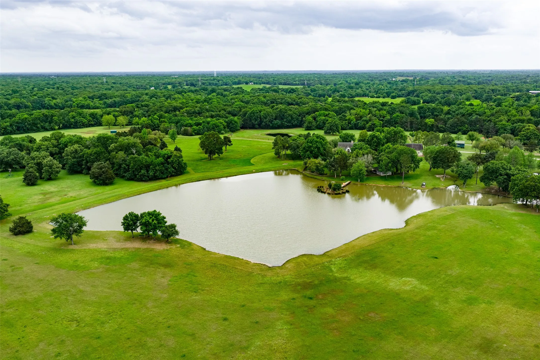 Single Family Residence For Sale in Van Zandt County , 1050 Vz County Road 3704, Wills Point, Texas 75169, 4 Bedrooms, 5 Bathrooms, 4 Garage spaces, 4,023 Sqft, built in 2002, Price $3,750,000, mls#21263624, Real Estate Agent in Wills Point, Homes For Sale in Van Zandt county, Homes For Sale in Wills Point, Realtor in Wills Point Texas, Real Estate Brokerage Independent Realty Texas, Luminita Cordes Realtor