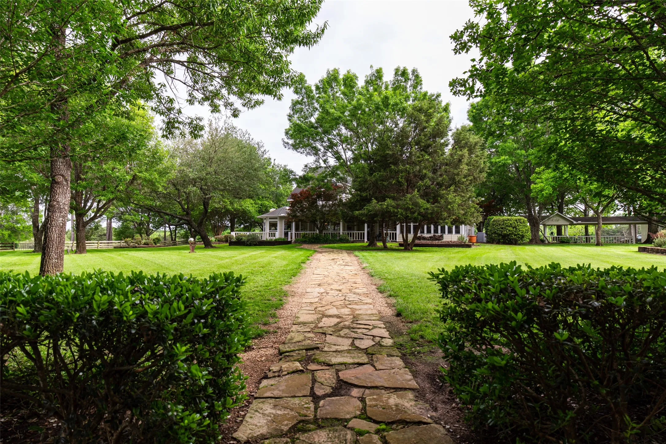 Single Family Residence For Sale in Van Zandt County , 1050 Vz County Road 3704, Wills Point, Texas 75169, 4 Bedrooms, 5 Bathrooms, 4 Garage spaces, 4,023 Sqft, built in 2002, Price $3,750,000, mls#21263624, Real Estate Agent in Wills Point, Homes For Sale in Van Zandt county, Homes For Sale in Wills Point, Realtor in Wills Point Texas, Real Estate Brokerage Independent Realty Texas, Luminita Cordes Realtor