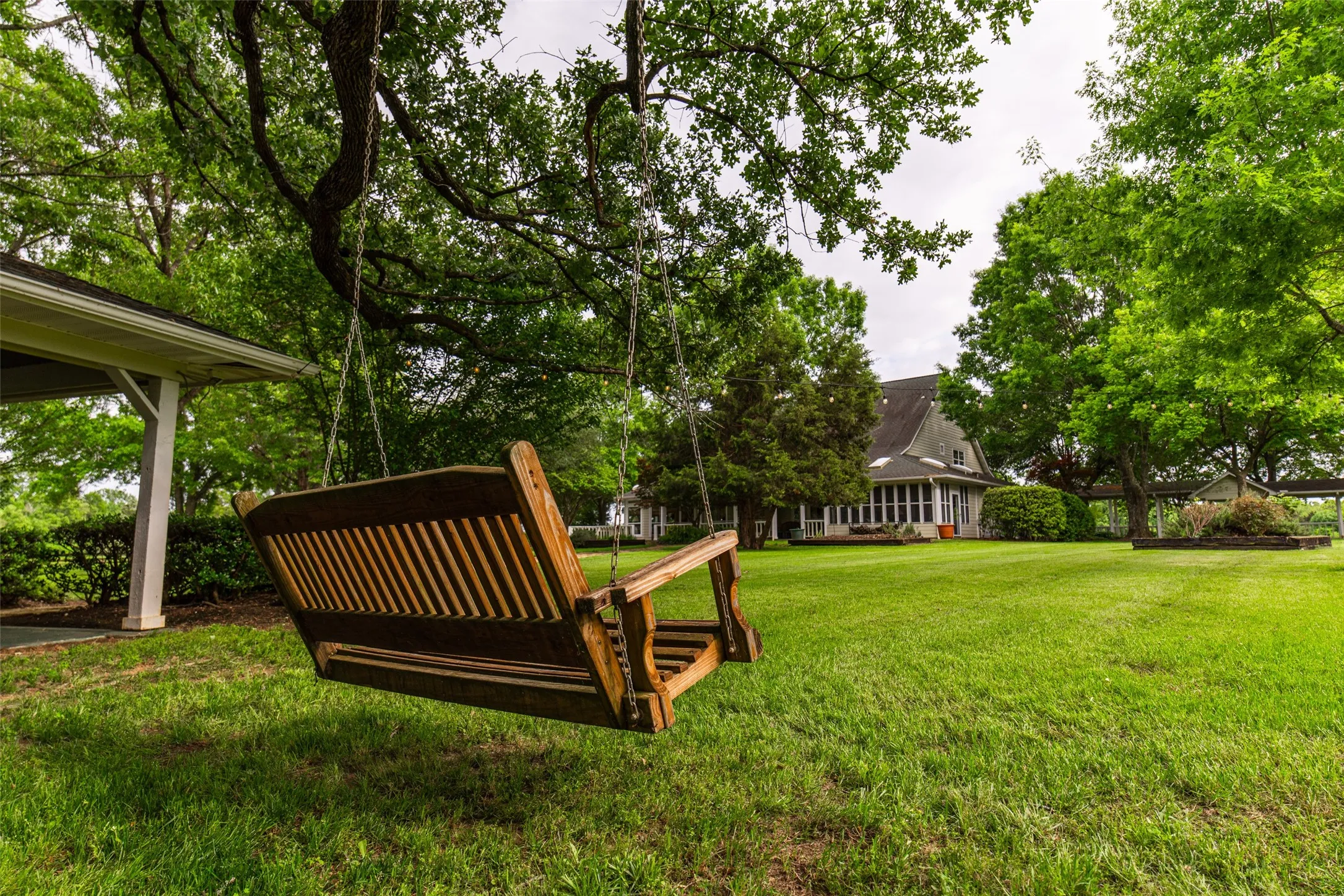 Single Family Residence For Sale in Van Zandt County , 1050 Vz County Road 3704, Wills Point, Texas 75169, 4 Bedrooms, 5 Bathrooms, 4 Garage spaces, 4,023 Sqft, built in 2002, Price $3,750,000, mls#21263624, Real Estate Agent in Wills Point, Homes For Sale in Van Zandt county, Homes For Sale in Wills Point, Realtor in Wills Point Texas, Real Estate Brokerage Independent Realty Texas, Luminita Cordes Realtor