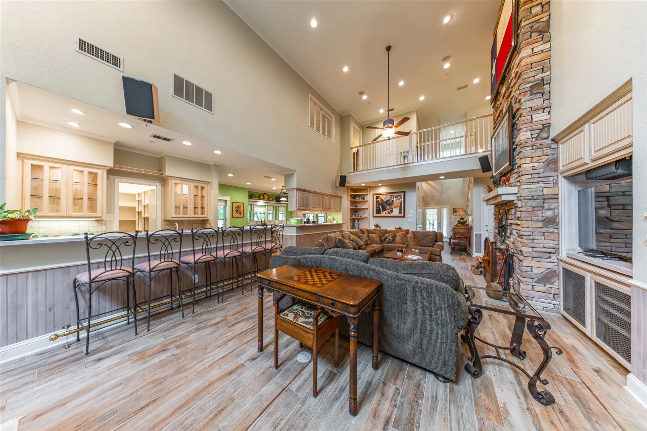 Single Family Residence For Sale in Van Zandt County , 1050 Vz County Road 3704, Wills Point, Texas 75169, 4 Bedrooms, 5 Bathrooms, 4 Garage spaces, 4,023 Sqft, built in 2002, Price $3,750,000, mls#21263624, Real Estate Agent in Wills Point, Homes For Sale in Van Zandt county, Homes For Sale in Wills Point, Realtor in Wills Point Texas, Real Estate Brokerage Independent Realty Texas, Luminita Cordes Realtor