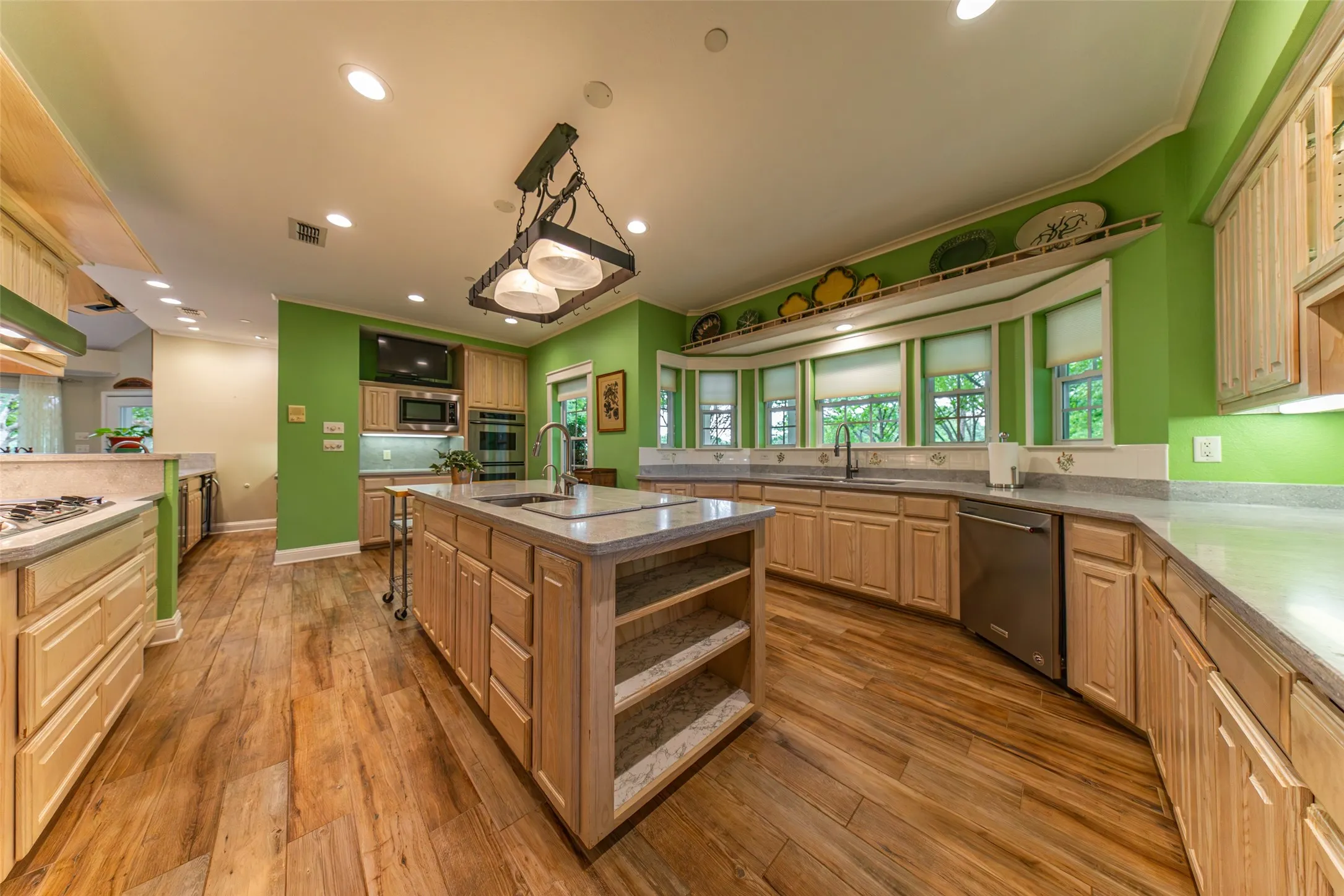 Single Family Residence For Sale in Van Zandt County , 1050 Vz County Road 3704, Wills Point, Texas 75169, 4 Bedrooms, 5 Bathrooms, 4 Garage spaces, 4,023 Sqft, built in 2002, Price $3,750,000, mls#21263624, Real Estate Agent in Wills Point, Homes For Sale in Van Zandt county, Homes For Sale in Wills Point, Realtor in Wills Point Texas, Real Estate Brokerage Independent Realty Texas, Luminita Cordes Realtor