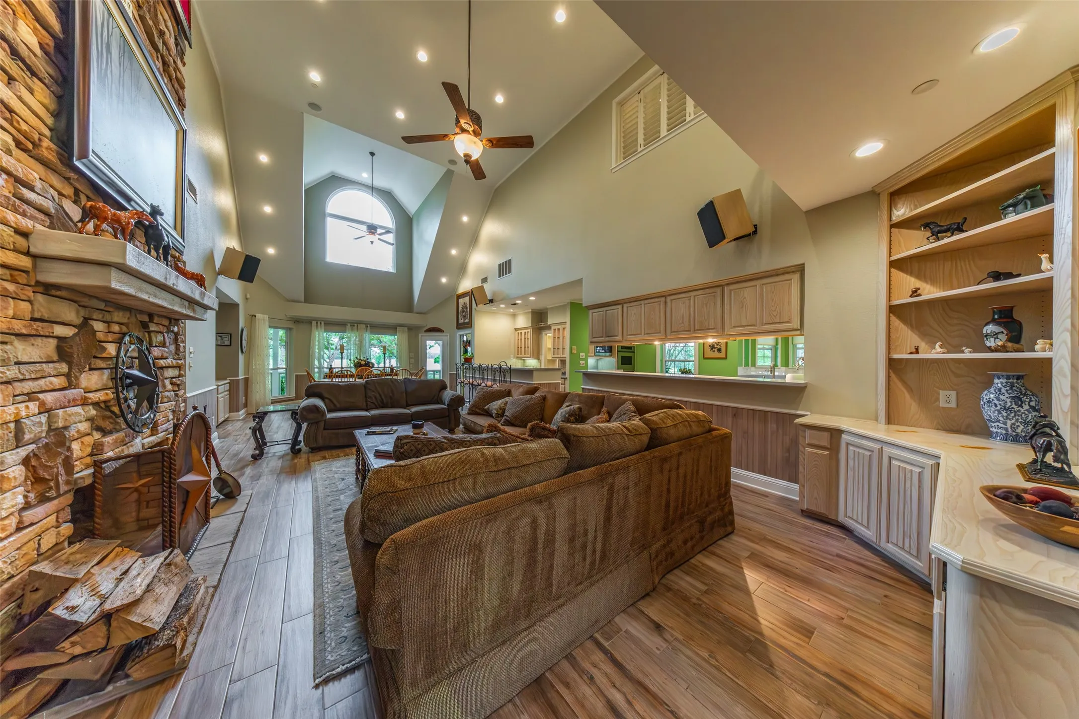 Single Family Residence For Sale in Van Zandt County , 1050 Vz County Road 3704, Wills Point, Texas 75169, 4 Bedrooms, 5 Bathrooms, 4 Garage spaces, 4,023 Sqft, built in 2002, Price $3,750,000, mls#21263624, Real Estate Agent in Wills Point, Homes For Sale in Van Zandt county, Homes For Sale in Wills Point, Realtor in Wills Point Texas, Real Estate Brokerage Independent Realty Texas, Luminita Cordes Realtor