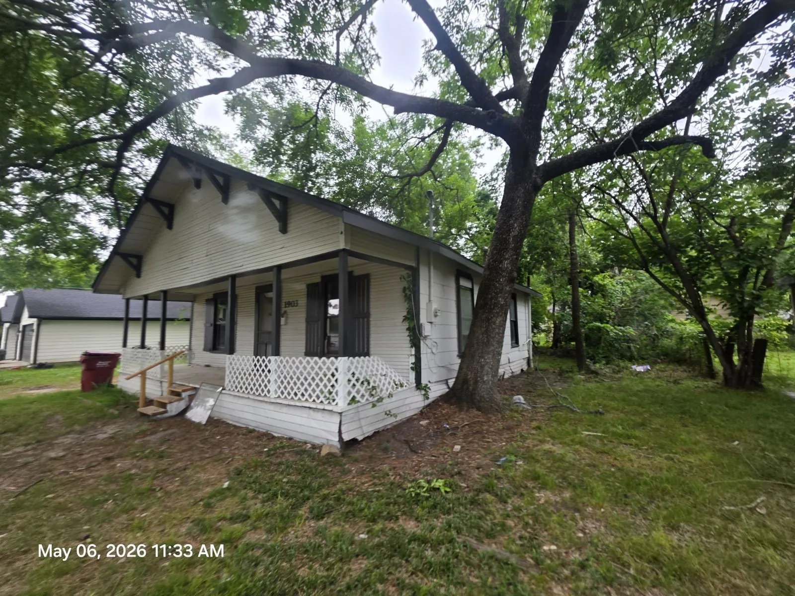 Single Family Residence For Sale in Fannin County , 1903 N Main Street, Bonham, Texas 75418, 3 Bedroom, 1 Bathroom, Garage spaces, 841 Sqft, built in 1930, mls#21263023, Real Estate Agent in Bonham, Homes For Sale in Fannin county, Homes For Sale in Bonham, Realtor in Bonham Texas, Real Estate Brokerage Independent Realty Texas, Luminita Cordes Realtor