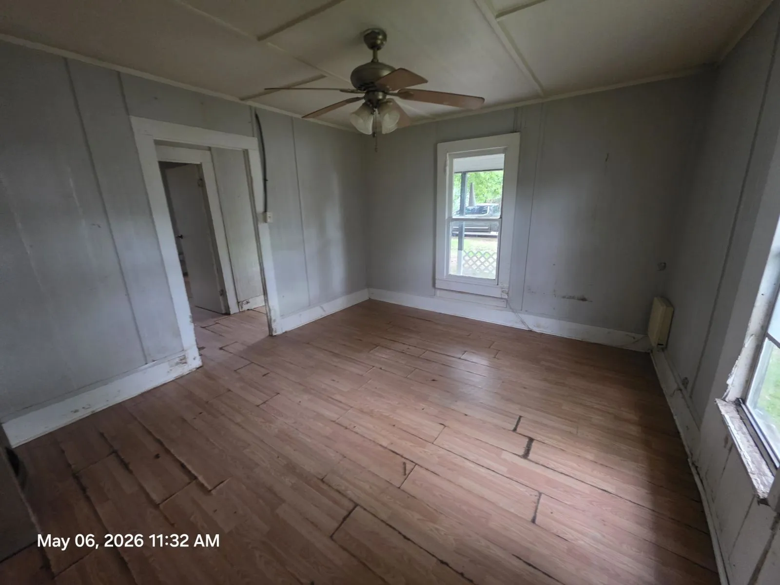 Single Family Residence For Sale in Fannin County , 1903 N Main Street, Bonham, Texas 75418, 3 Bedroom, 1 Bathroom, Garage spaces, 841 Sqft, built in 1930, mls#21263023, Real Estate Agent in Bonham, Homes For Sale in Fannin county, Homes For Sale in Bonham, Realtor in Bonham Texas, Real Estate Brokerage Independent Realty Texas, Luminita Cordes Realtor