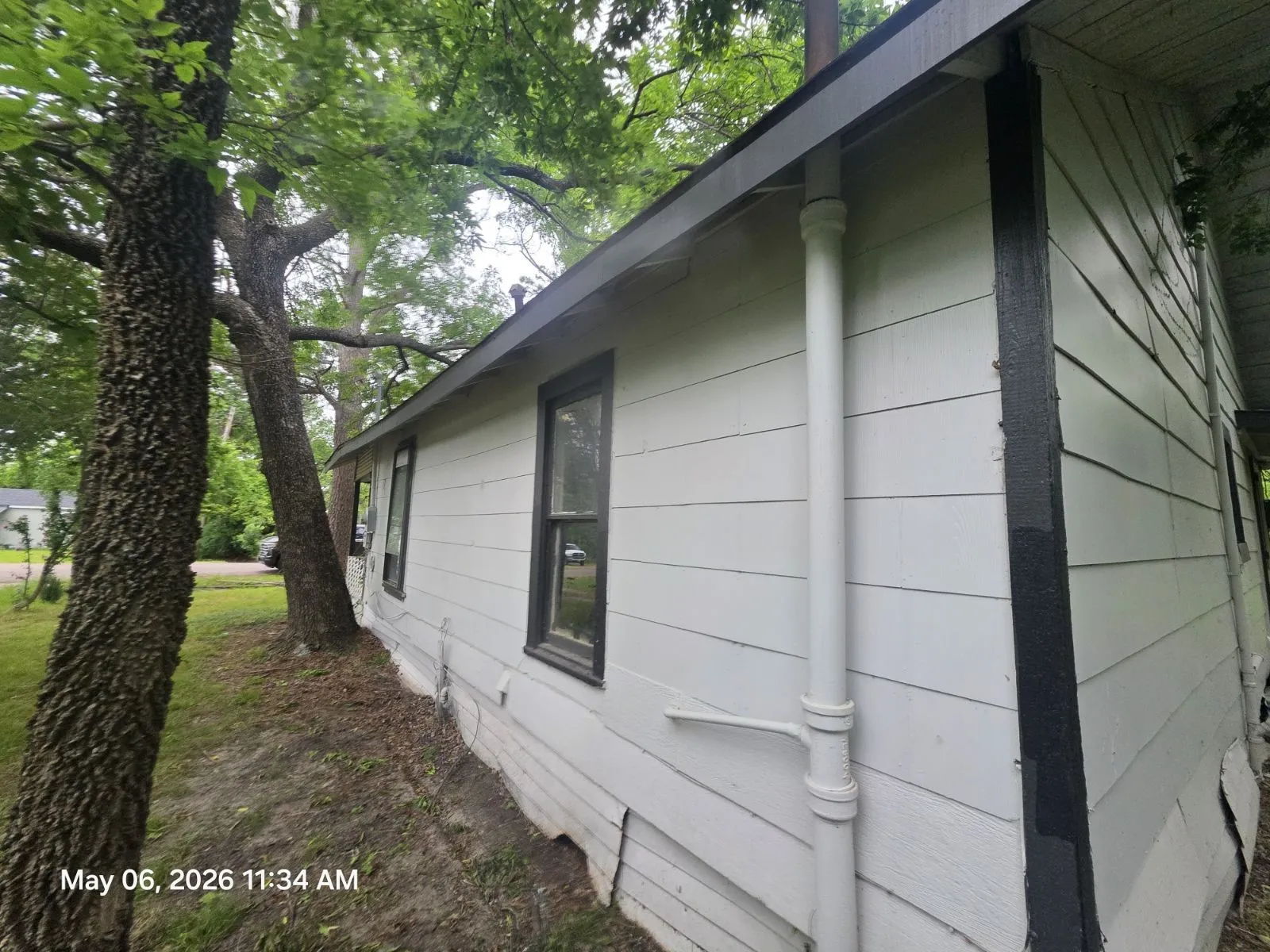 Single Family Residence For Sale in Fannin County , 1903 N Main Street, Bonham, Texas 75418, 3 Bedroom, 1 Bathroom, Garage spaces, 841 Sqft, built in 1930, mls#21263023, Real Estate Agent in Bonham, Homes For Sale in Fannin county, Homes For Sale in Bonham, Realtor in Bonham Texas, Real Estate Brokerage Independent Realty Texas, Luminita Cordes Realtor