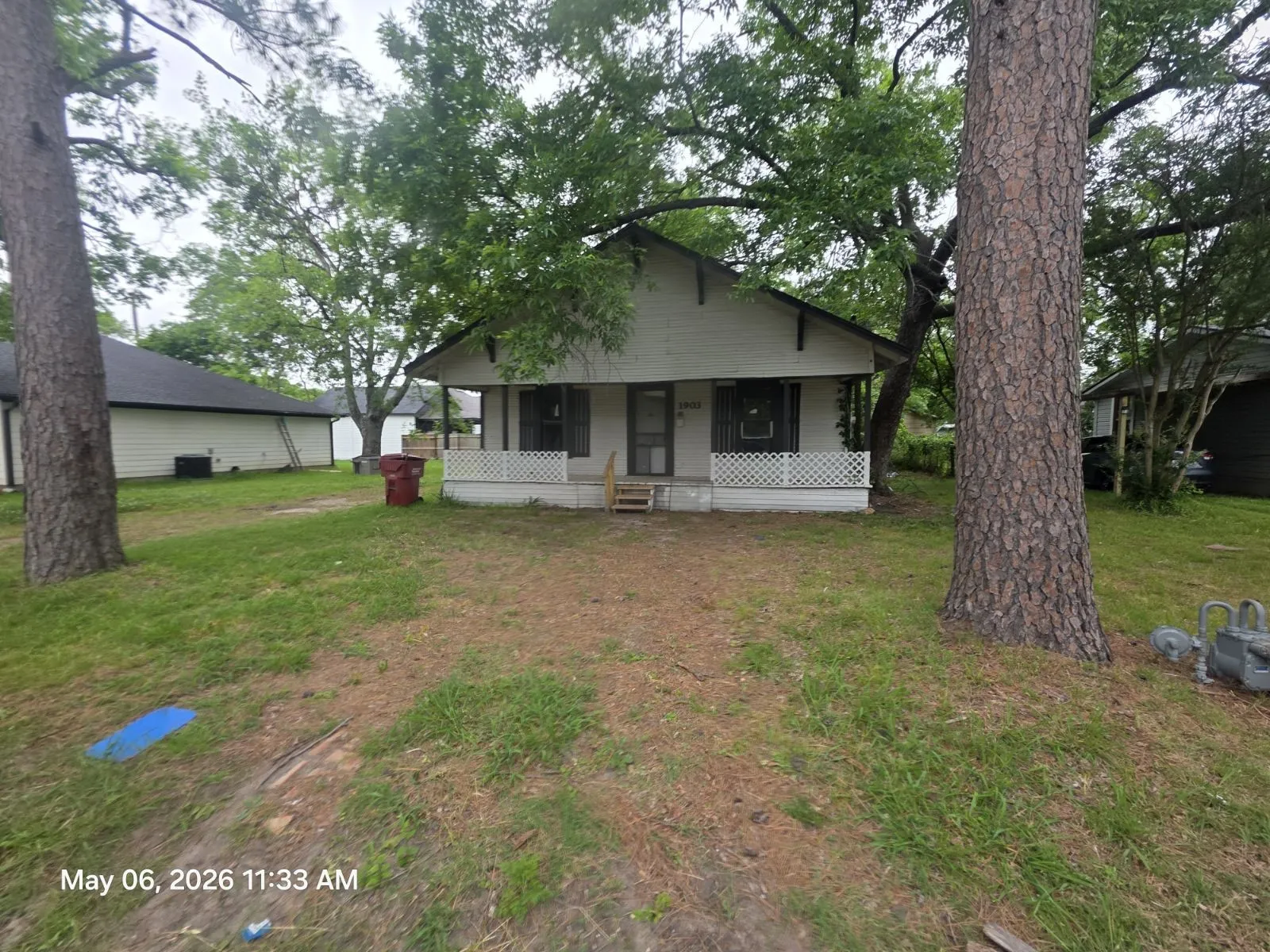 Single Family Residence For Sale in Fannin County , 1903 N Main Street, Bonham, Texas 75418, 3 Bedroom, 1 Bathroom, Garage spaces, 841 Sqft, built in 1930, mls#21263023, Real Estate Agent in Bonham, Homes For Sale in Fannin county, Homes For Sale in Bonham, Realtor in Bonham Texas, Real Estate Brokerage Independent Realty Texas, Luminita Cordes Realtor