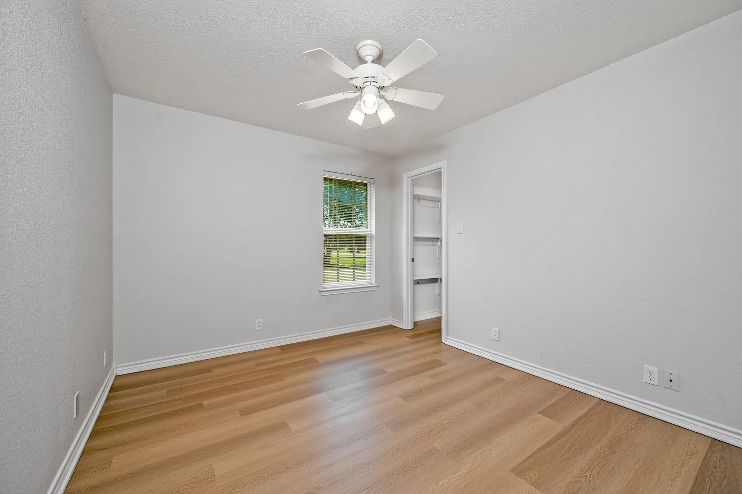 Single Family Residence For Sale in Grayson County , 167 Chrissa Drive, Pottsboro, Texas 75076, 4 Bedroom, 2 Bathroom, 2 Garage spaces, 2,119 Sqft, built in 2005, Price $349,000, mls#21263604, Real Estate Agent in Pottsboro, Homes For Sale in Grayson county, Homes For Sale in Pottsboro, Realtor in Pottsboro Texas, Real Estate Brokerage Independent Realty Texas, Luminita Cordes Realtor
