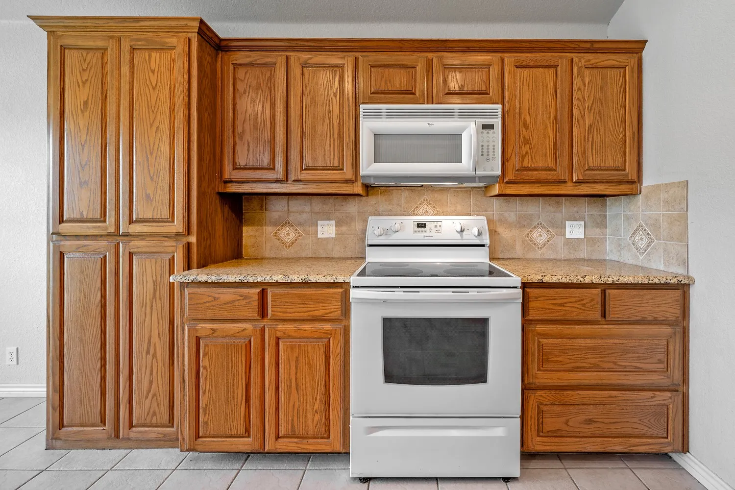 Single Family Residence For Sale in Grayson County , 167 Chrissa Drive, Pottsboro, Texas 75076, 4 Bedroom, 2 Bathroom, 2 Garage spaces, 2,119 Sqft, built in 2005, Price $349,000, mls#21263604, Real Estate Agent in Pottsboro, Homes For Sale in Grayson county, Homes For Sale in Pottsboro, Realtor in Pottsboro Texas, Real Estate Brokerage Independent Realty Texas, Luminita Cordes Realtor
