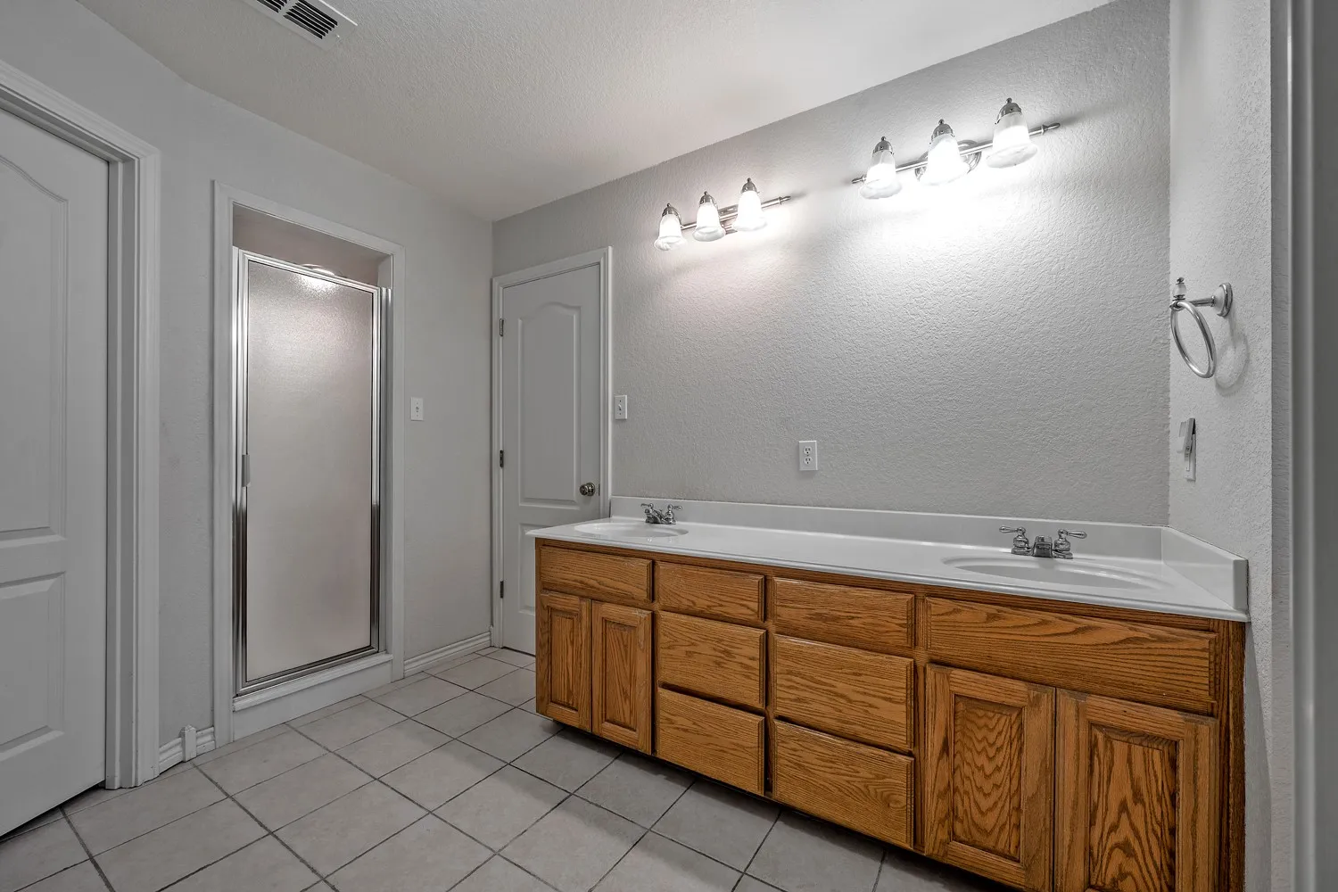 Single Family Residence For Sale in Grayson County , 167 Chrissa Drive, Pottsboro, Texas 75076, 4 Bedroom, 2 Bathroom, 2 Garage spaces, 2,119 Sqft, built in 2005, Price $349,000, mls#21263604, Real Estate Agent in Pottsboro, Homes For Sale in Grayson county, Homes For Sale in Pottsboro, Realtor in Pottsboro Texas, Real Estate Brokerage Independent Realty Texas, Luminita Cordes Realtor