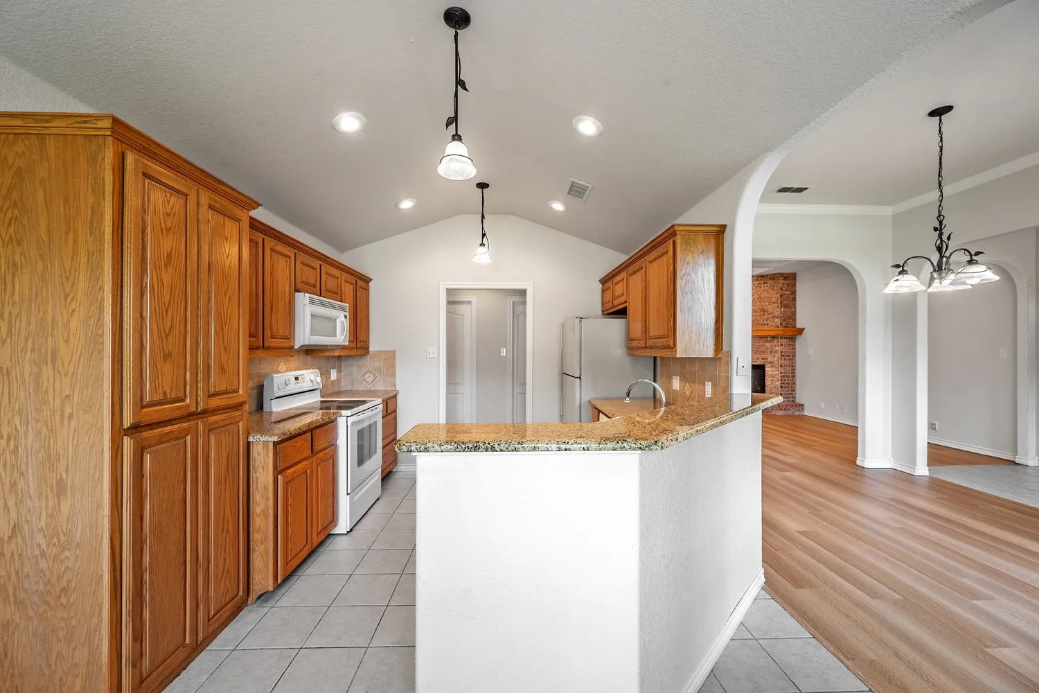 Single Family Residence For Sale in Grayson County , 167 Chrissa Drive, Pottsboro, Texas 75076, 4 Bedroom, 2 Bathroom, 2 Garage spaces, 2,119 Sqft, built in 2005, Price $349,000, mls#21263604, Real Estate Agent in Pottsboro, Homes For Sale in Grayson county, Homes For Sale in Pottsboro, Realtor in Pottsboro Texas, Real Estate Brokerage Independent Realty Texas, Luminita Cordes Realtor