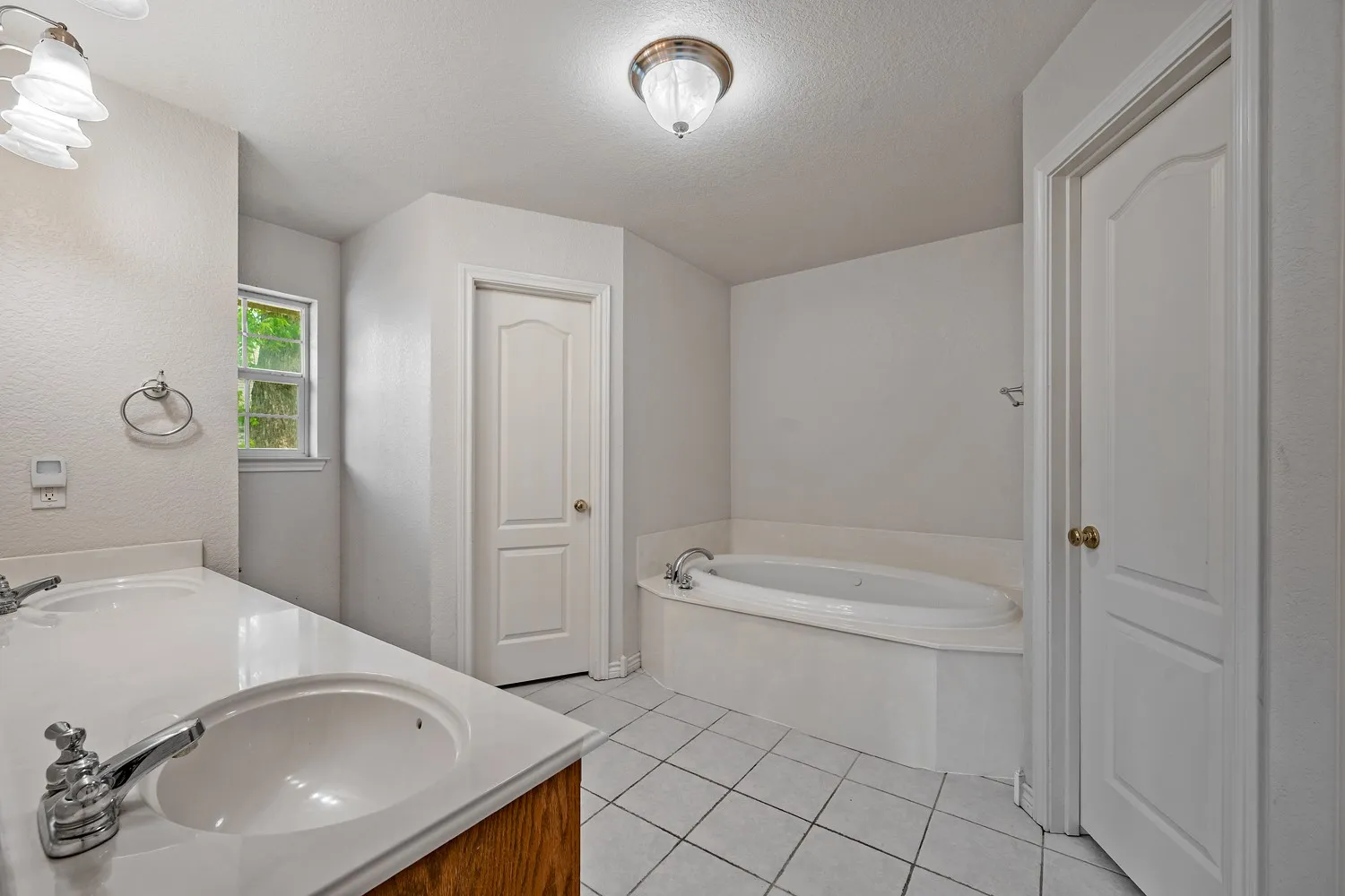 Single Family Residence For Sale in Grayson County , 167 Chrissa Drive, Pottsboro, Texas 75076, 4 Bedroom, 2 Bathroom, 2 Garage spaces, 2,119 Sqft, built in 2005, Price $349,000, mls#21263604, Real Estate Agent in Pottsboro, Homes For Sale in Grayson county, Homes For Sale in Pottsboro, Realtor in Pottsboro Texas, Real Estate Brokerage Independent Realty Texas, Luminita Cordes Realtor
