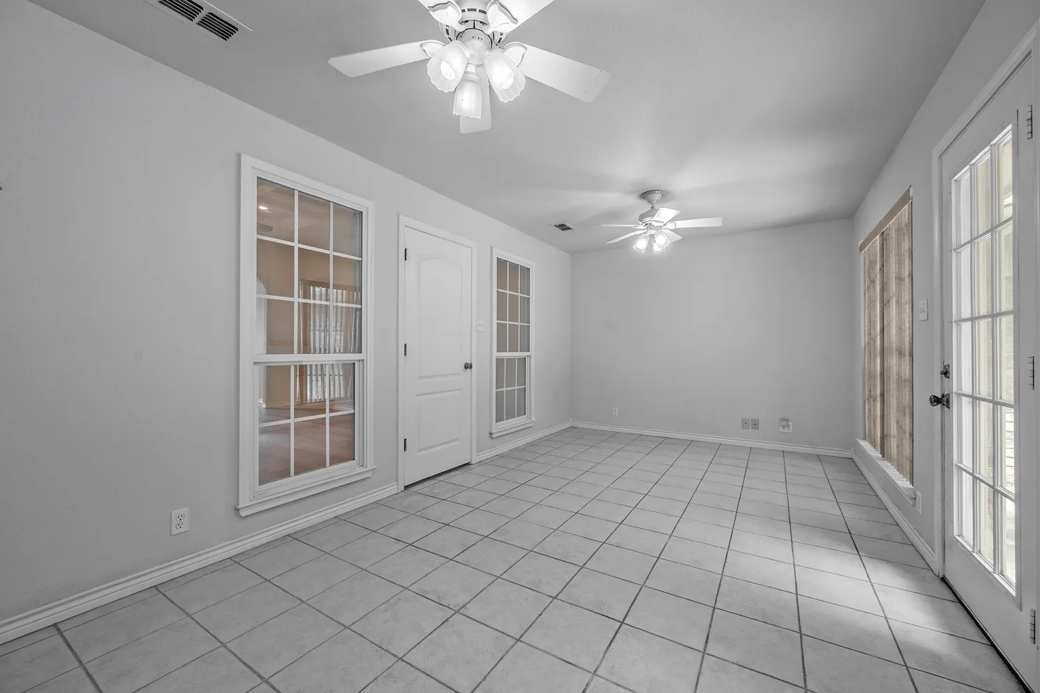 Single Family Residence For Sale in Grayson County , 167 Chrissa Drive, Pottsboro, Texas 75076, 4 Bedroom, 2 Bathroom, 2 Garage spaces, 2,119 Sqft, built in 2005, Price $349,000, mls#21263604, Real Estate Agent in Pottsboro, Homes For Sale in Grayson county, Homes For Sale in Pottsboro, Realtor in Pottsboro Texas, Real Estate Brokerage Independent Realty Texas, Luminita Cordes Realtor