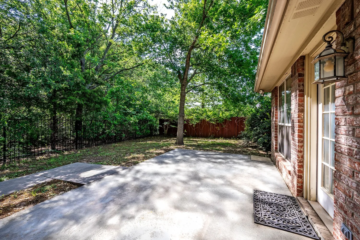 Single Family Residence For Sale in Grayson County , 167 Chrissa Drive, Pottsboro, Texas 75076, 4 Bedroom, 2 Bathroom, 2 Garage spaces, 2,119 Sqft, built in 2005, Price $349,000, mls#21263604, Real Estate Agent in Pottsboro, Homes For Sale in Grayson county, Homes For Sale in Pottsboro, Realtor in Pottsboro Texas, Real Estate Brokerage Independent Realty Texas, Luminita Cordes Realtor