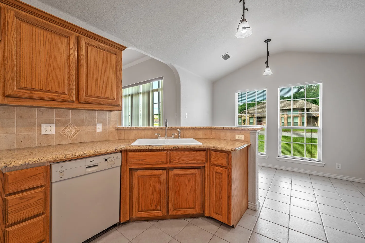 Single Family Residence For Sale in Grayson County , 167 Chrissa Drive, Pottsboro, Texas 75076, 4 Bedroom, 2 Bathroom, 2 Garage spaces, 2,119 Sqft, built in 2005, Price $349,000, mls#21263604, Real Estate Agent in Pottsboro, Homes For Sale in Grayson county, Homes For Sale in Pottsboro, Realtor in Pottsboro Texas, Real Estate Brokerage Independent Realty Texas, Luminita Cordes Realtor