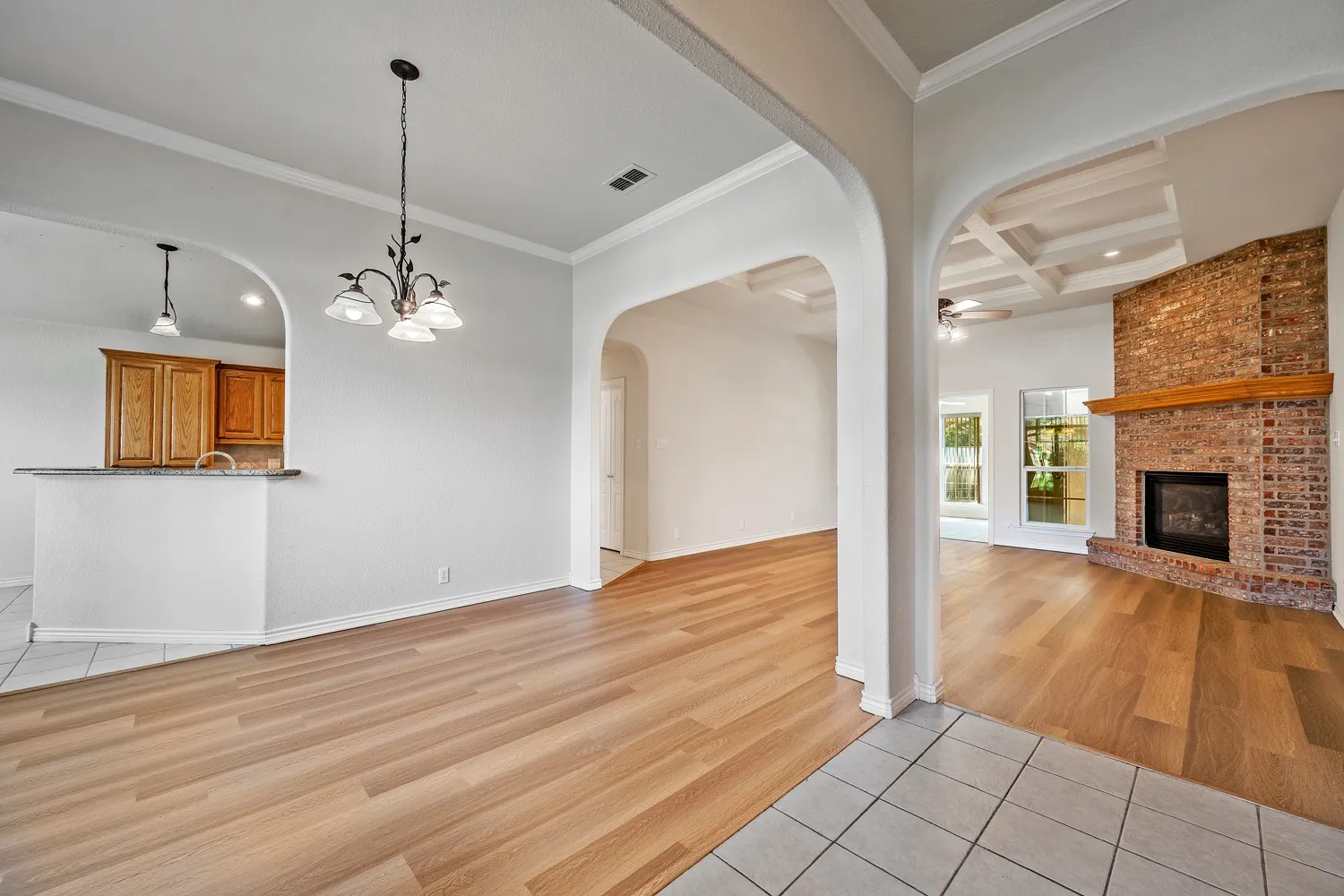 Single Family Residence For Sale in Grayson County , 167 Chrissa Drive, Pottsboro, Texas 75076, 4 Bedroom, 2 Bathroom, 2 Garage spaces, 2,119 Sqft, built in 2005, Price $349,000, mls#21263604, Real Estate Agent in Pottsboro, Homes For Sale in Grayson county, Homes For Sale in Pottsboro, Realtor in Pottsboro Texas, Real Estate Brokerage Independent Realty Texas, Luminita Cordes Realtor