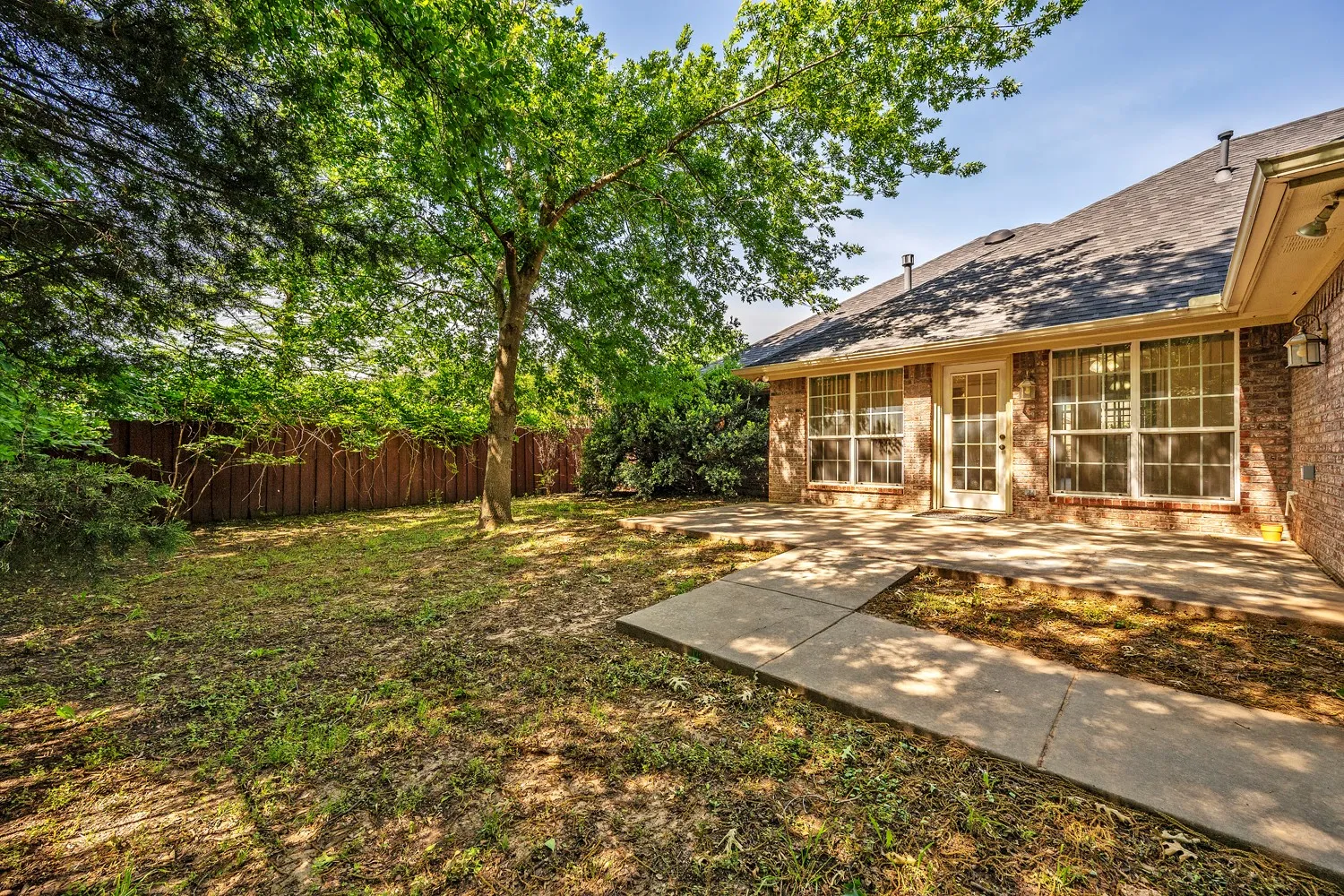 Single Family Residence For Sale in Grayson County , 167 Chrissa Drive, Pottsboro, Texas 75076, 4 Bedroom, 2 Bathroom, 2 Garage spaces, 2,119 Sqft, built in 2005, Price $349,000, mls#21263604, Real Estate Agent in Pottsboro, Homes For Sale in Grayson county, Homes For Sale in Pottsboro, Realtor in Pottsboro Texas, Real Estate Brokerage Independent Realty Texas, Luminita Cordes Realtor