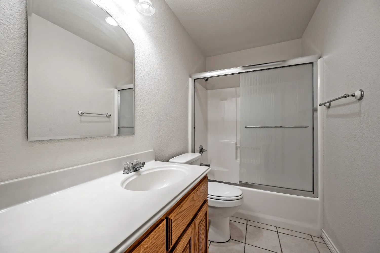 Single Family Residence For Sale in Grayson County , 167 Chrissa Drive, Pottsboro, Texas 75076, 4 Bedroom, 2 Bathroom, 2 Garage spaces, 2,119 Sqft, built in 2005, Price $349,000, mls#21263604, Real Estate Agent in Pottsboro, Homes For Sale in Grayson county, Homes For Sale in Pottsboro, Realtor in Pottsboro Texas, Real Estate Brokerage Independent Realty Texas, Luminita Cordes Realtor