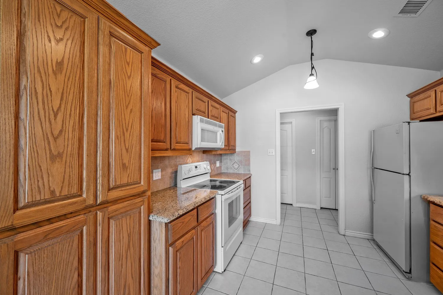Single Family Residence For Sale in Grayson County , 167 Chrissa Drive, Pottsboro, Texas 75076, 4 Bedroom, 2 Bathroom, 2 Garage spaces, 2,119 Sqft, built in 2005, Price $349,000, mls#21263604, Real Estate Agent in Pottsboro, Homes For Sale in Grayson county, Homes For Sale in Pottsboro, Realtor in Pottsboro Texas, Real Estate Brokerage Independent Realty Texas, Luminita Cordes Realtor
