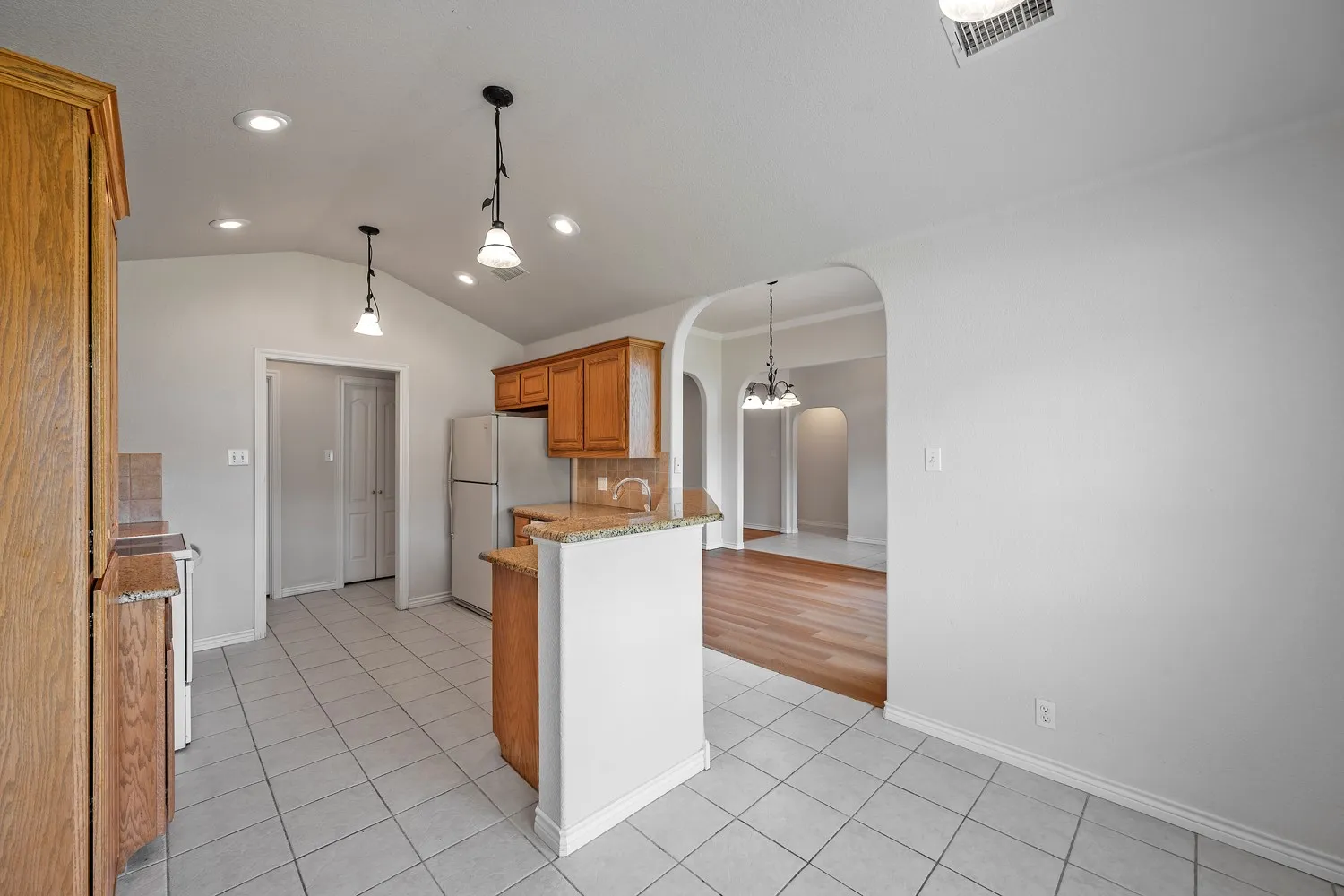 Single Family Residence For Sale in Grayson County , 167 Chrissa Drive, Pottsboro, Texas 75076, 4 Bedroom, 2 Bathroom, 2 Garage spaces, 2,119 Sqft, built in 2005, Price $349,000, mls#21263604, Real Estate Agent in Pottsboro, Homes For Sale in Grayson county, Homes For Sale in Pottsboro, Realtor in Pottsboro Texas, Real Estate Brokerage Independent Realty Texas, Luminita Cordes Realtor
