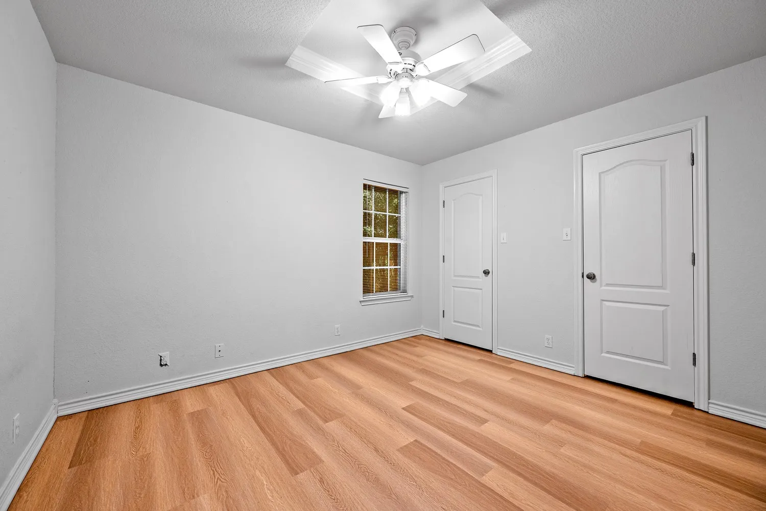 Single Family Residence For Sale in Grayson County , 167 Chrissa Drive, Pottsboro, Texas 75076, 4 Bedroom, 2 Bathroom, 2 Garage spaces, 2,119 Sqft, built in 2005, Price $349,000, mls#21263604, Real Estate Agent in Pottsboro, Homes For Sale in Grayson county, Homes For Sale in Pottsboro, Realtor in Pottsboro Texas, Real Estate Brokerage Independent Realty Texas, Luminita Cordes Realtor