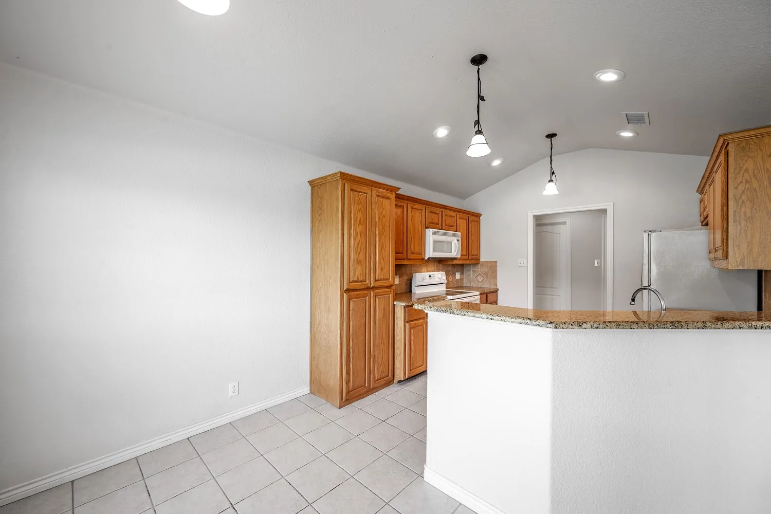 Single Family Residence For Sale in Grayson County , 167 Chrissa Drive, Pottsboro, Texas 75076, 4 Bedroom, 2 Bathroom, 2 Garage spaces, 2,119 Sqft, built in 2005, Price $349,000, mls#21263604, Real Estate Agent in Pottsboro, Homes For Sale in Grayson county, Homes For Sale in Pottsboro, Realtor in Pottsboro Texas, Real Estate Brokerage Independent Realty Texas, Luminita Cordes Realtor