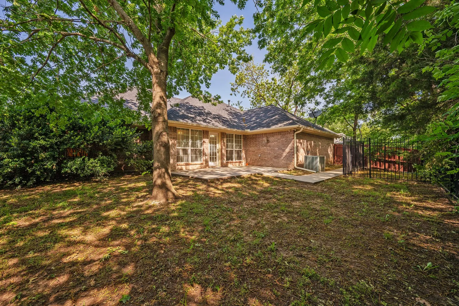 Single Family Residence For Sale in Grayson County , 167 Chrissa Drive, Pottsboro, Texas 75076, 4 Bedroom, 2 Bathroom, 2 Garage spaces, 2,119 Sqft, built in 2005, Price $349,000, mls#21263604, Real Estate Agent in Pottsboro, Homes For Sale in Grayson county, Homes For Sale in Pottsboro, Realtor in Pottsboro Texas, Real Estate Brokerage Independent Realty Texas, Luminita Cordes Realtor