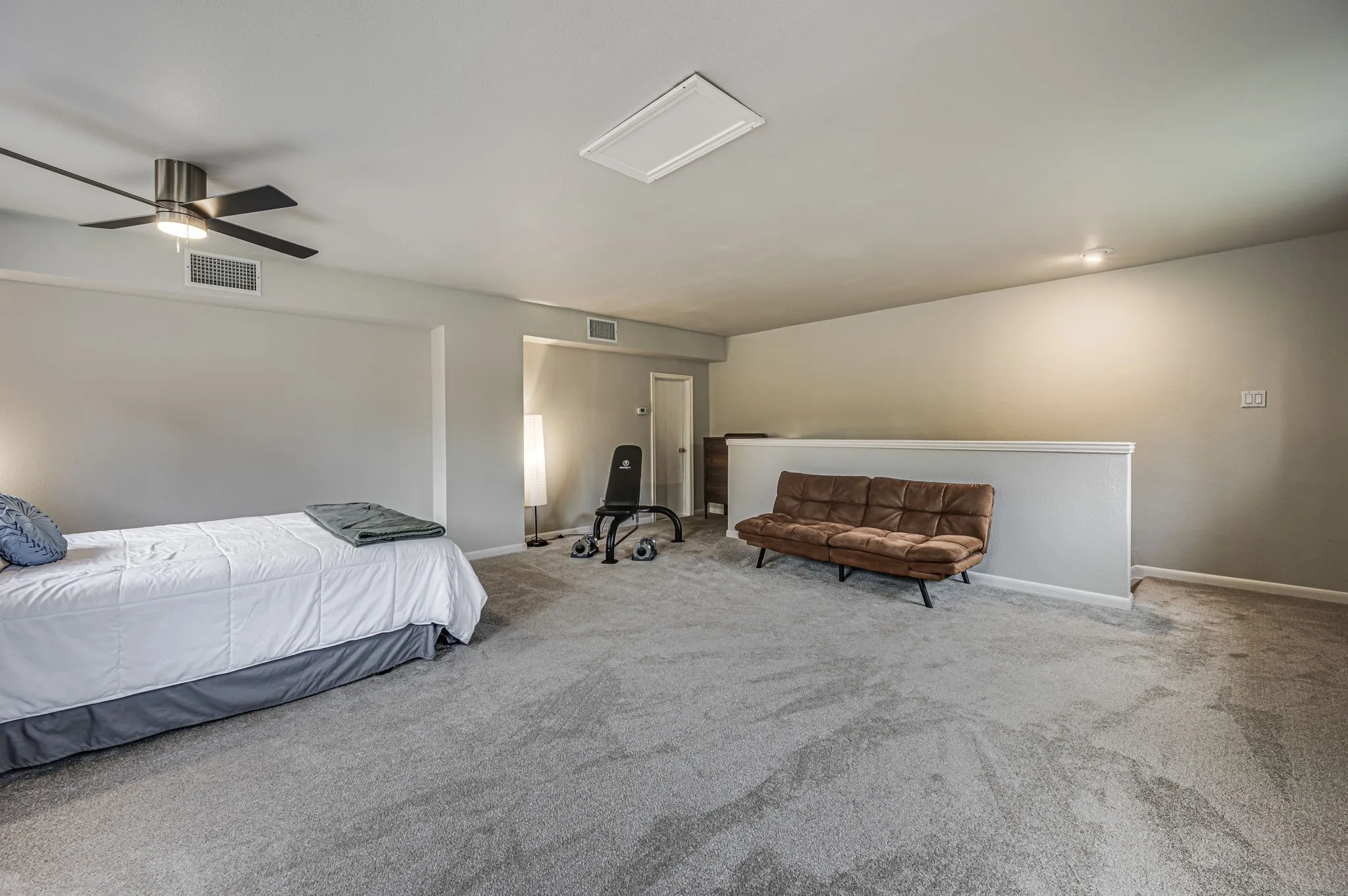 Single Family Residence For Sale in Dallas County , 947 Rock Canyon Drive, Duncanville, Texas 75137, 4 Bedroom, 3 Bathroom, 2 Garage spaces, 2,857 Sqft, built in 1972, mls#21263659, Real Estate Agent in Duncanville, Homes For Sale in Dallas county, Homes For Sale in Duncanville, Realtor in Duncanville Texas, Real Estate Brokerage Independent Realty Texas, Luminita Cordes Realtor