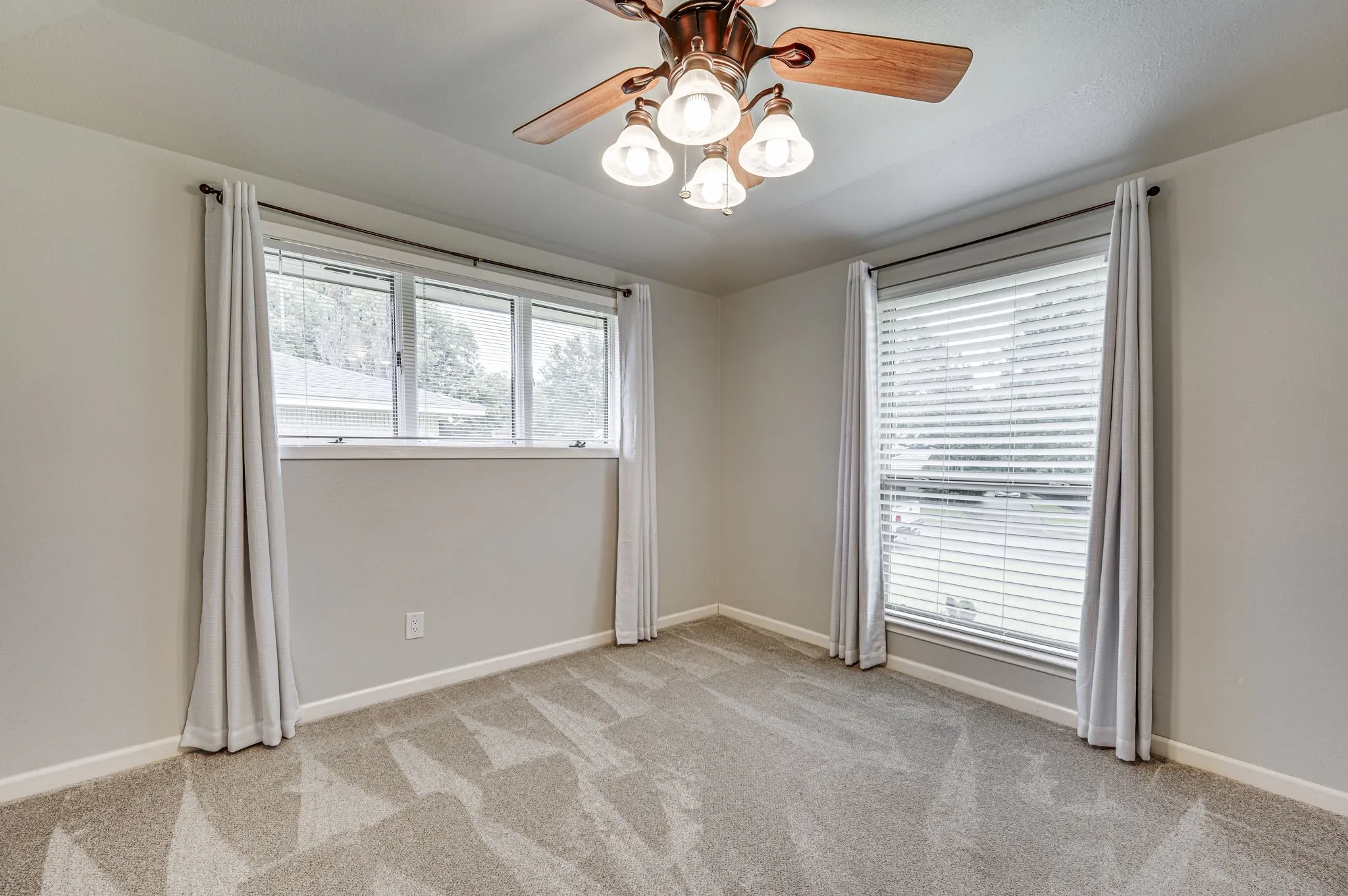 Single Family Residence For Sale in Dallas County , 947 Rock Canyon Drive, Duncanville, Texas 75137, 4 Bedroom, 3 Bathroom, 2 Garage spaces, 2,857 Sqft, built in 1972, mls#21263659, Real Estate Agent in Duncanville, Homes For Sale in Dallas county, Homes For Sale in Duncanville, Realtor in Duncanville Texas, Real Estate Brokerage Independent Realty Texas, Luminita Cordes Realtor