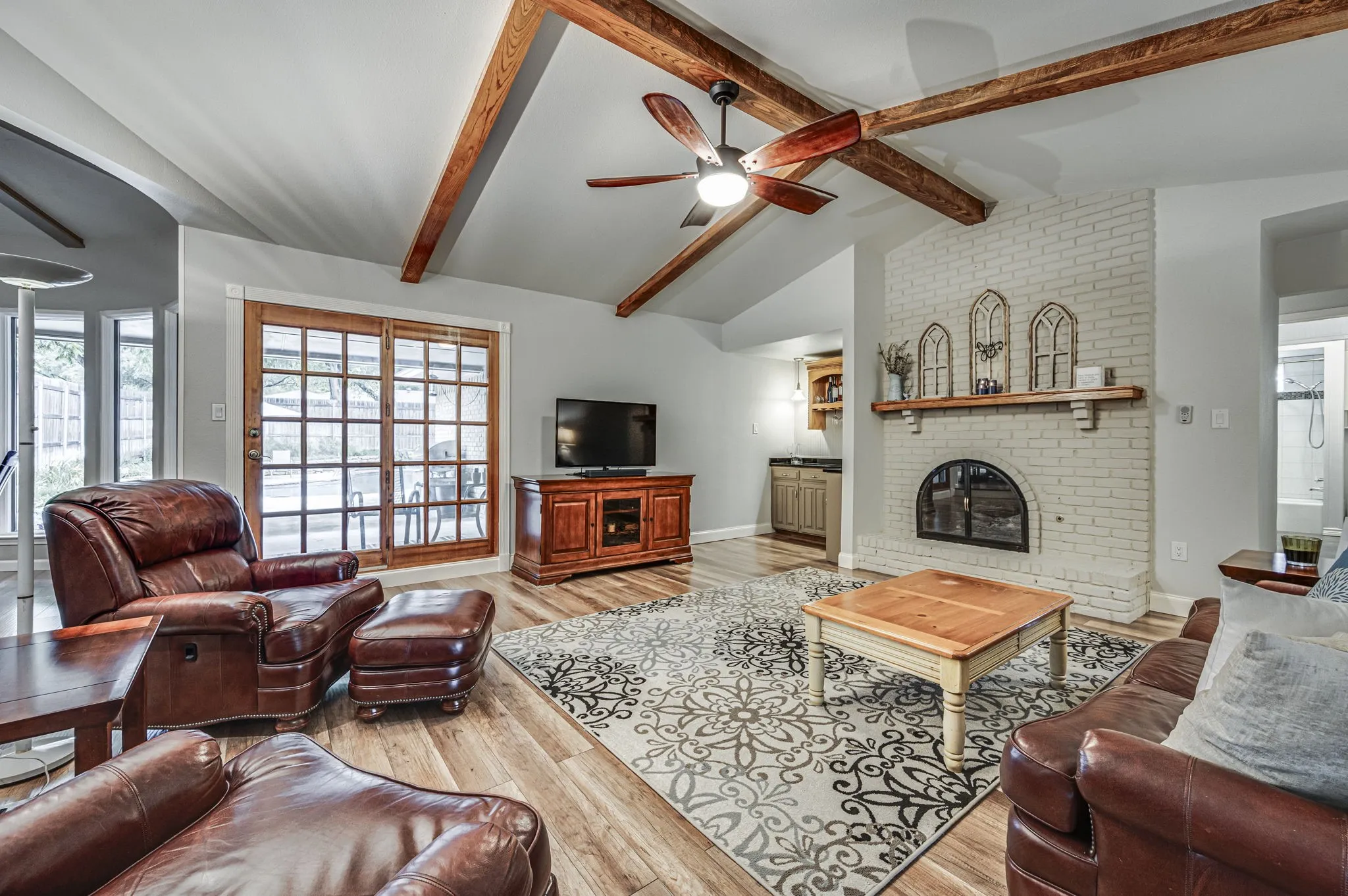 Single Family Residence For Sale in Dallas County , 947 Rock Canyon Drive, Duncanville, Texas 75137, 4 Bedroom, 3 Bathroom, 2 Garage spaces, 2,857 Sqft, built in 1972, mls#21263659, Real Estate Agent in Duncanville, Homes For Sale in Dallas county, Homes For Sale in Duncanville, Realtor in Duncanville Texas, Real Estate Brokerage Independent Realty Texas, Luminita Cordes Realtor