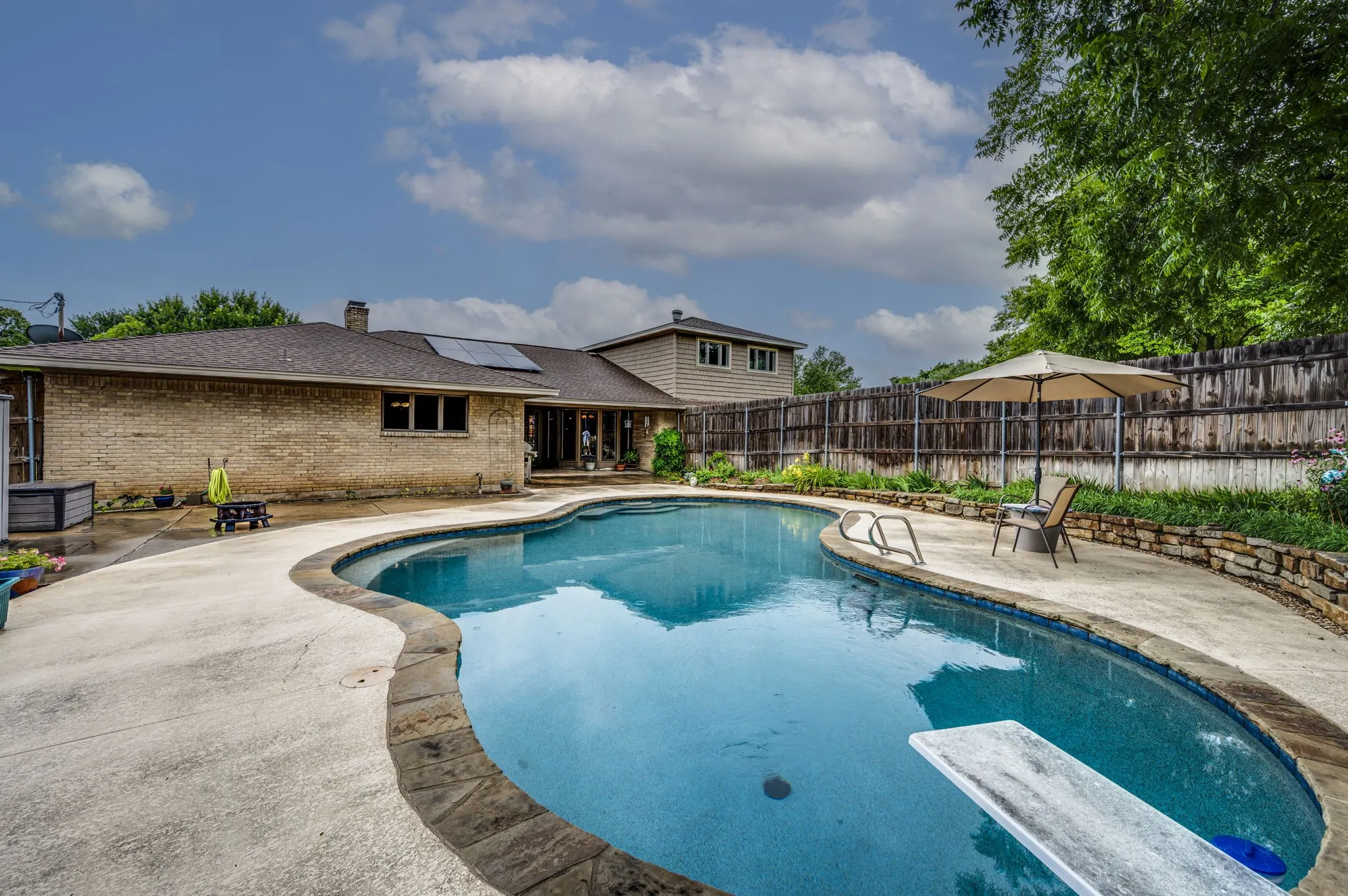 Single Family Residence For Sale in Dallas County , 947 Rock Canyon Drive, Duncanville, Texas 75137, 4 Bedroom, 3 Bathroom, 2 Garage spaces, 2,857 Sqft, built in 1972, mls#21263659, Real Estate Agent in Duncanville, Homes For Sale in Dallas county, Homes For Sale in Duncanville, Realtor in Duncanville Texas, Real Estate Brokerage Independent Realty Texas, Luminita Cordes Realtor