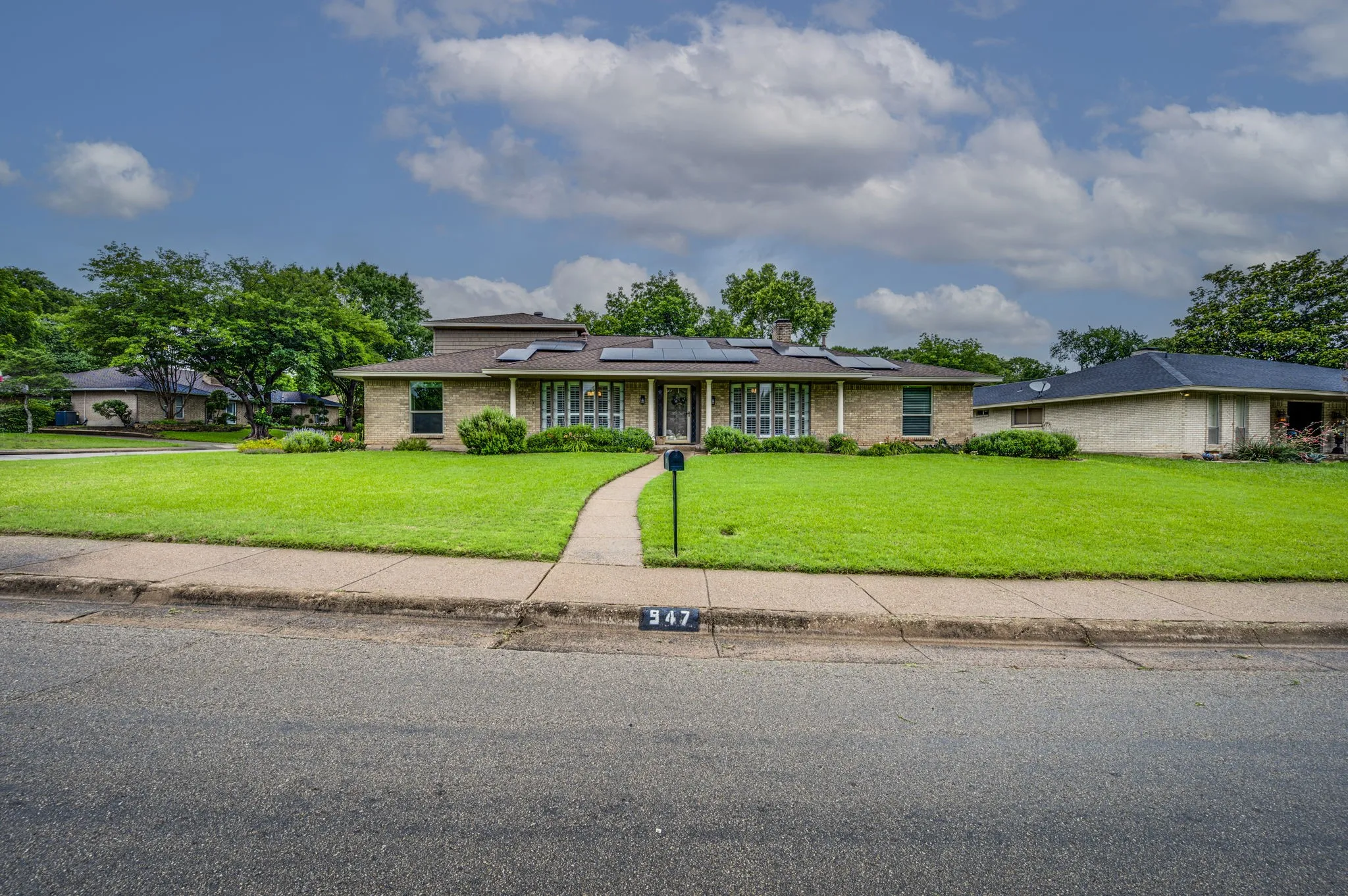 Single Family Residence For Sale in Dallas County , 947 Rock Canyon Drive, Duncanville, Texas 75137, 4 Bedroom, 3 Bathroom, 2 Garage spaces, 2,857 Sqft, built in 1972, mls#21263659, Real Estate Agent in Duncanville, Homes For Sale in Dallas county, Homes For Sale in Duncanville, Realtor in Duncanville Texas, Real Estate Brokerage Independent Realty Texas, Luminita Cordes Realtor